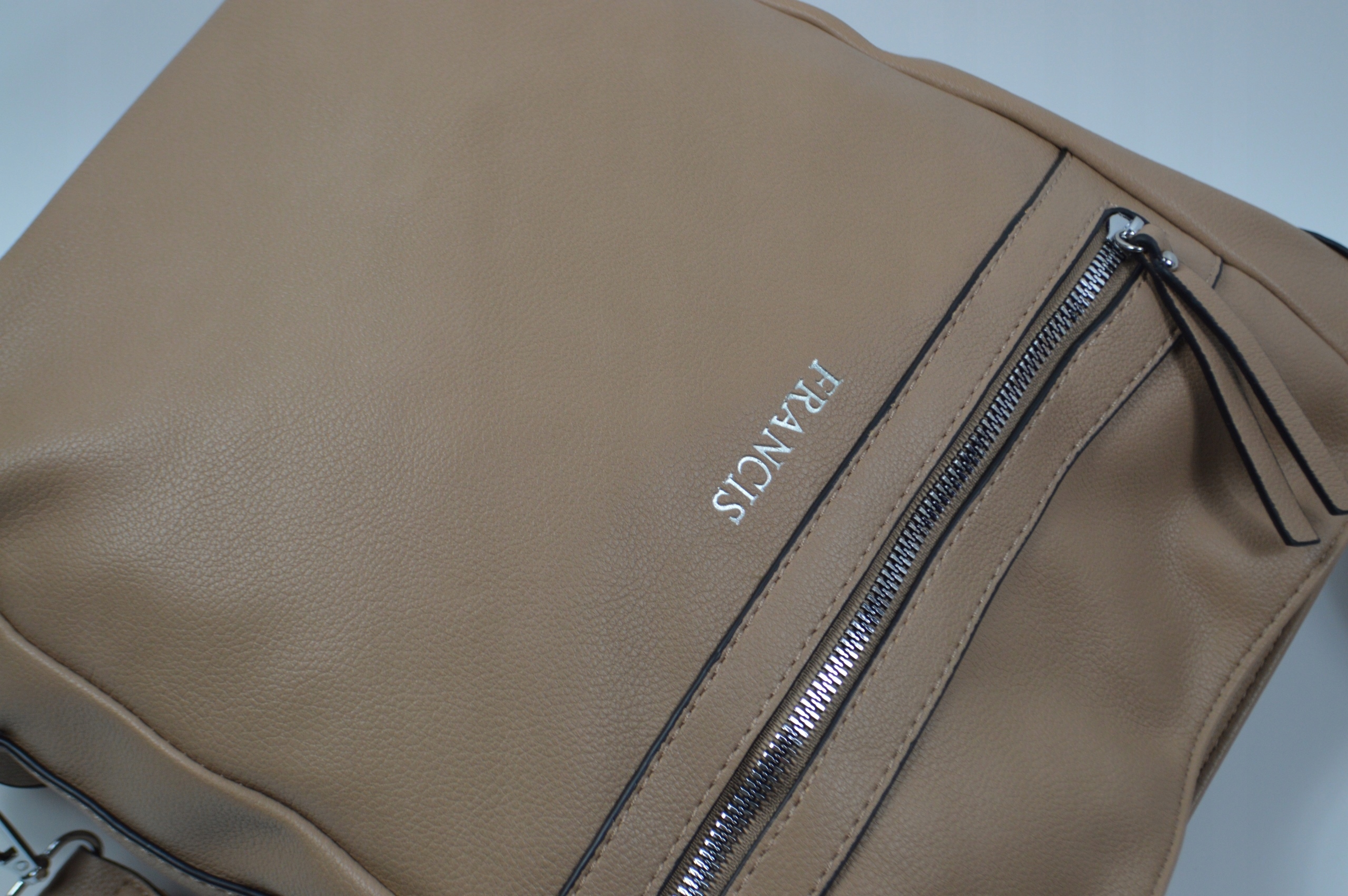 DUŻA POJEMNA TOREBKA DAMSKA LISTONOSZKA WOREK TORBO-PLECAK Wielkość mała (nie mieszcząca A4)