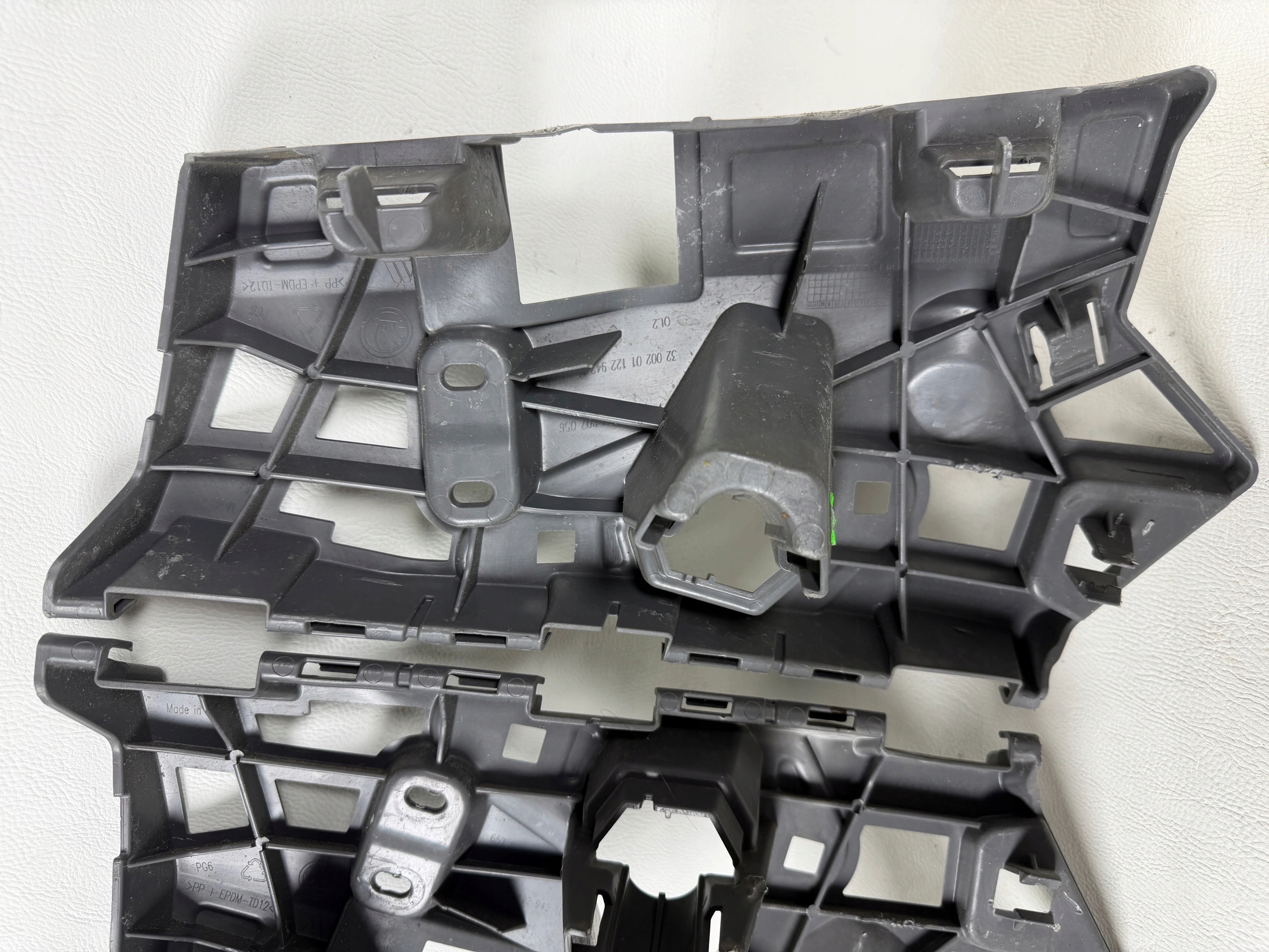 SKODA SCALA 2019- support holder of the washer left right front 657807055 6