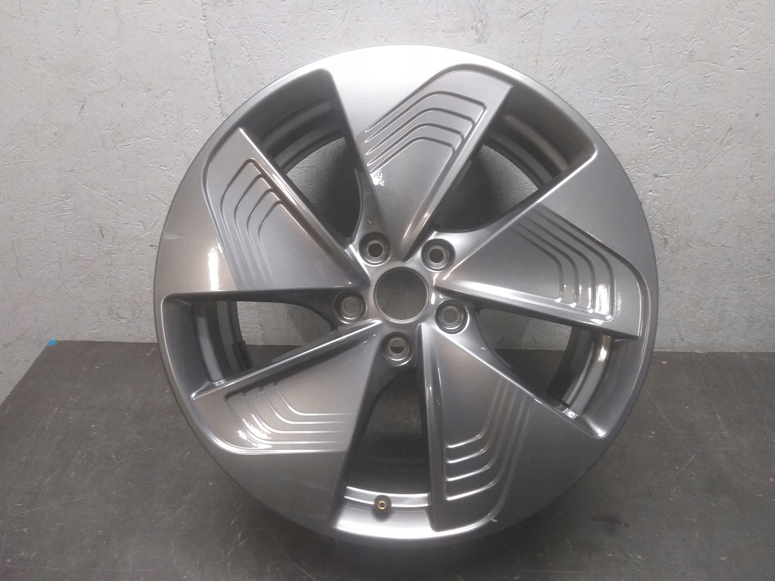 disk hliníkový CUPRA BORN 7,5J 18" ET50 5X112 10E601025N