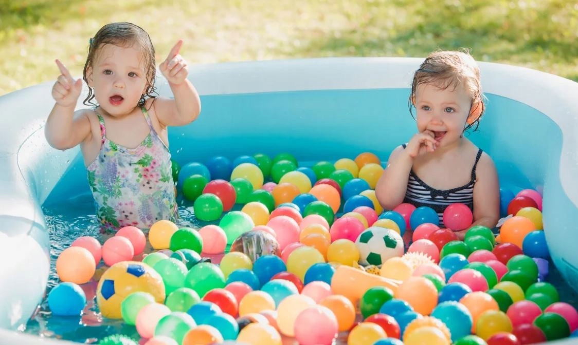 Labdák, labdák száraz medencéhez 300 db El-term Gyermek életkora 12+ hónap