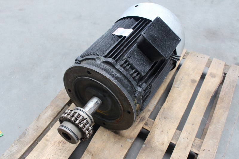 SILNIK ELEKTRYCZNY 5,5 KW 1430 OBR/MIN Marka inny
