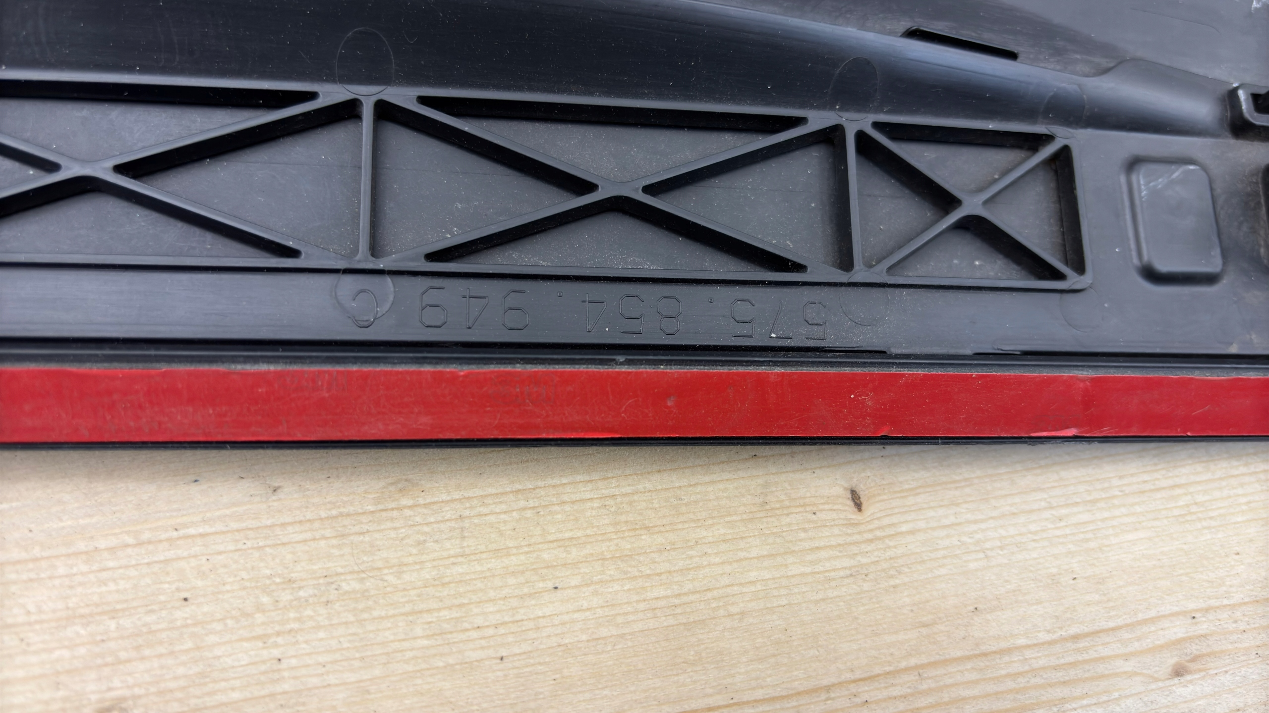 SEAT ATECA left moulding for door rear. 575854949 K129/GR719