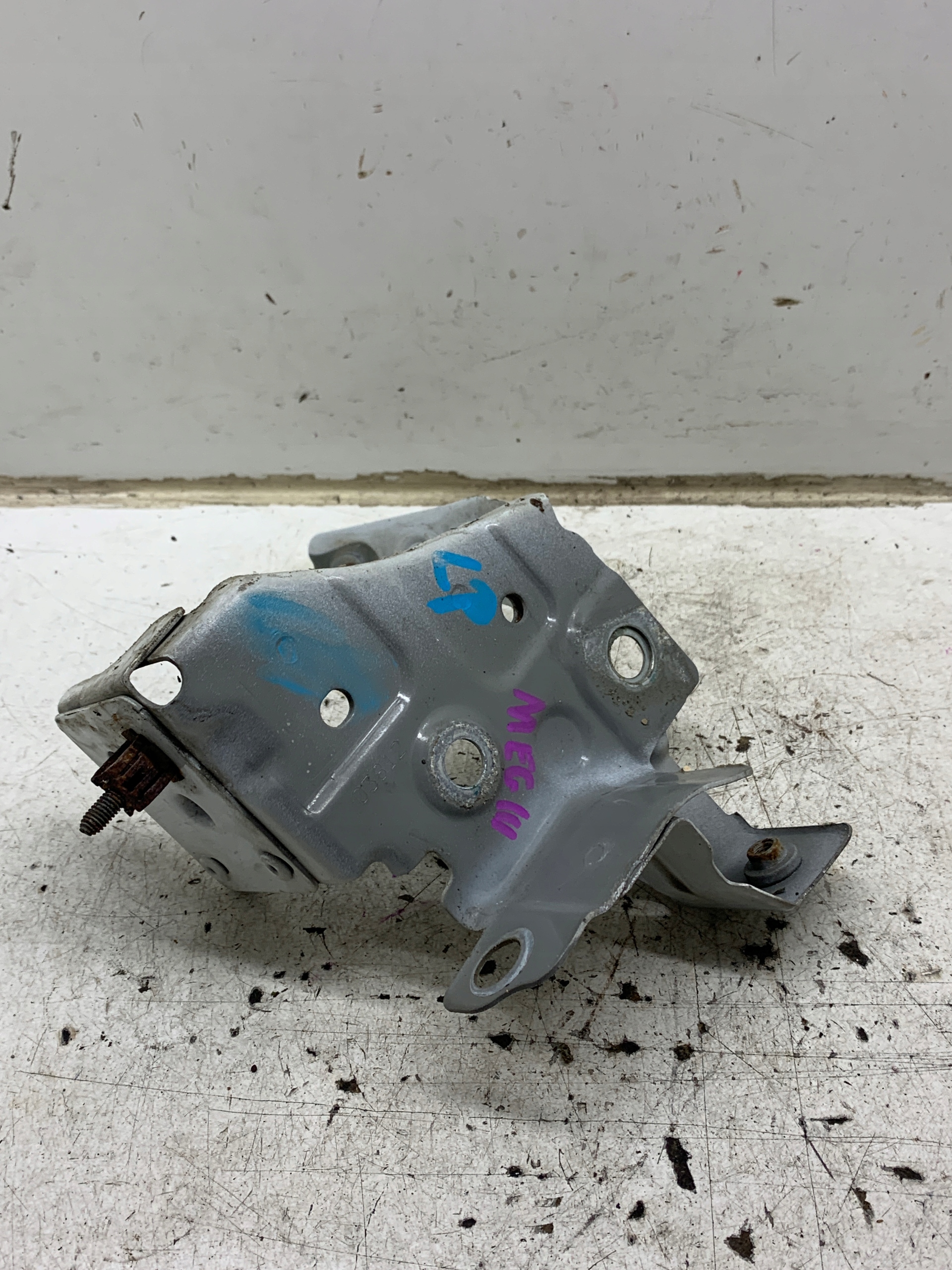 Console Support plaque Aile Gauche Avant 6256102E RENAULT MAGANE