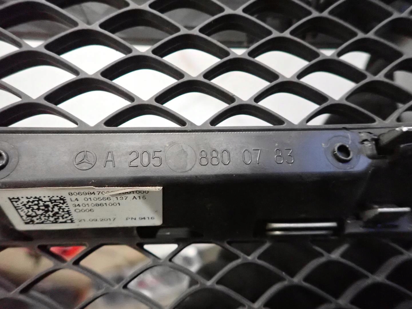 Grill MERCEDES C-KLASA W205 2014- A2058800783