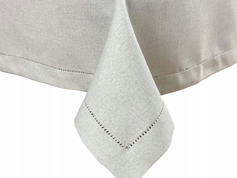 Obrus 140x220 cm z mereżką – Linea – pastelowy jasny szary z nutą beżu