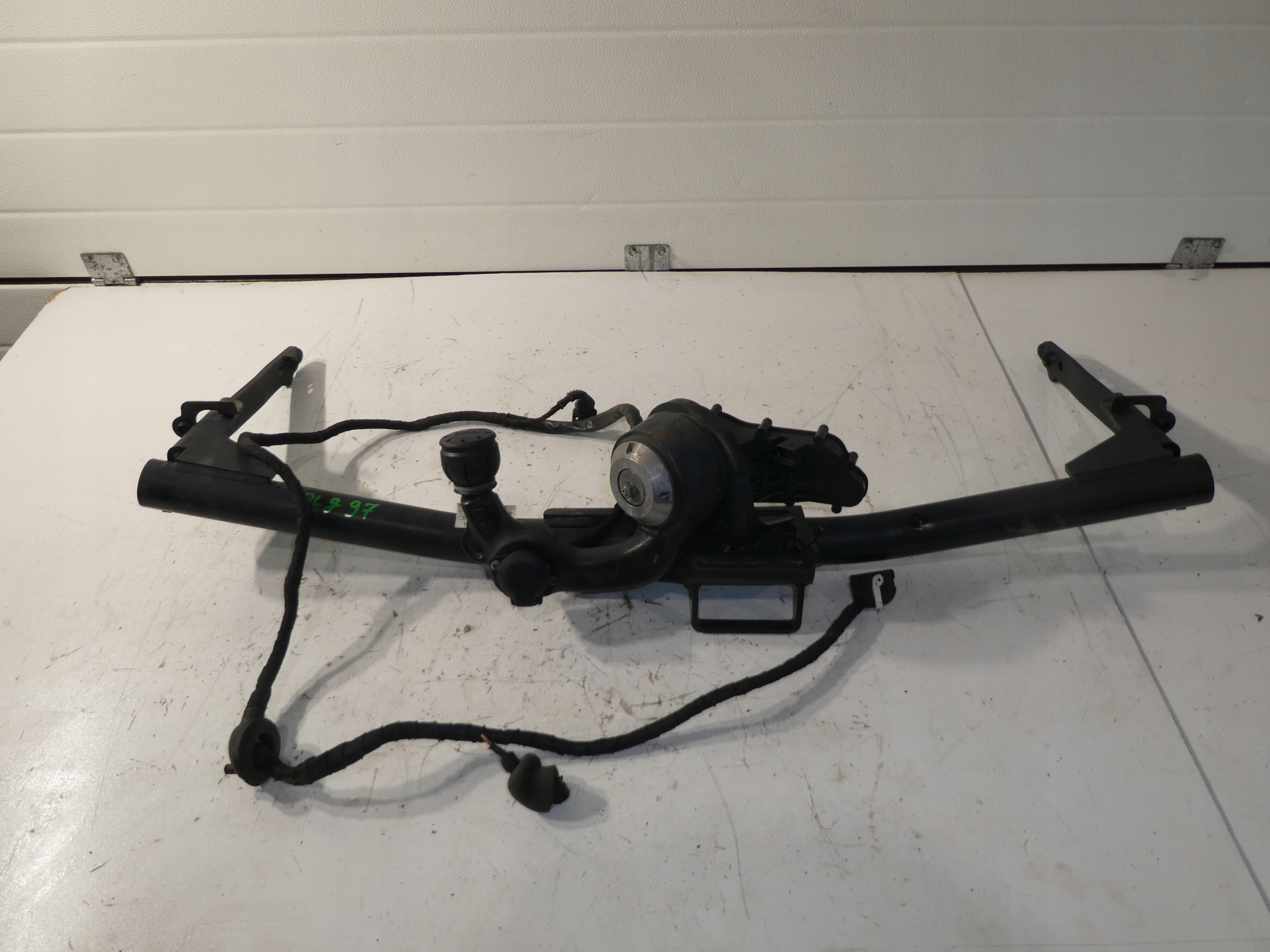 tow AUDI A3 8V 8V5800495A
