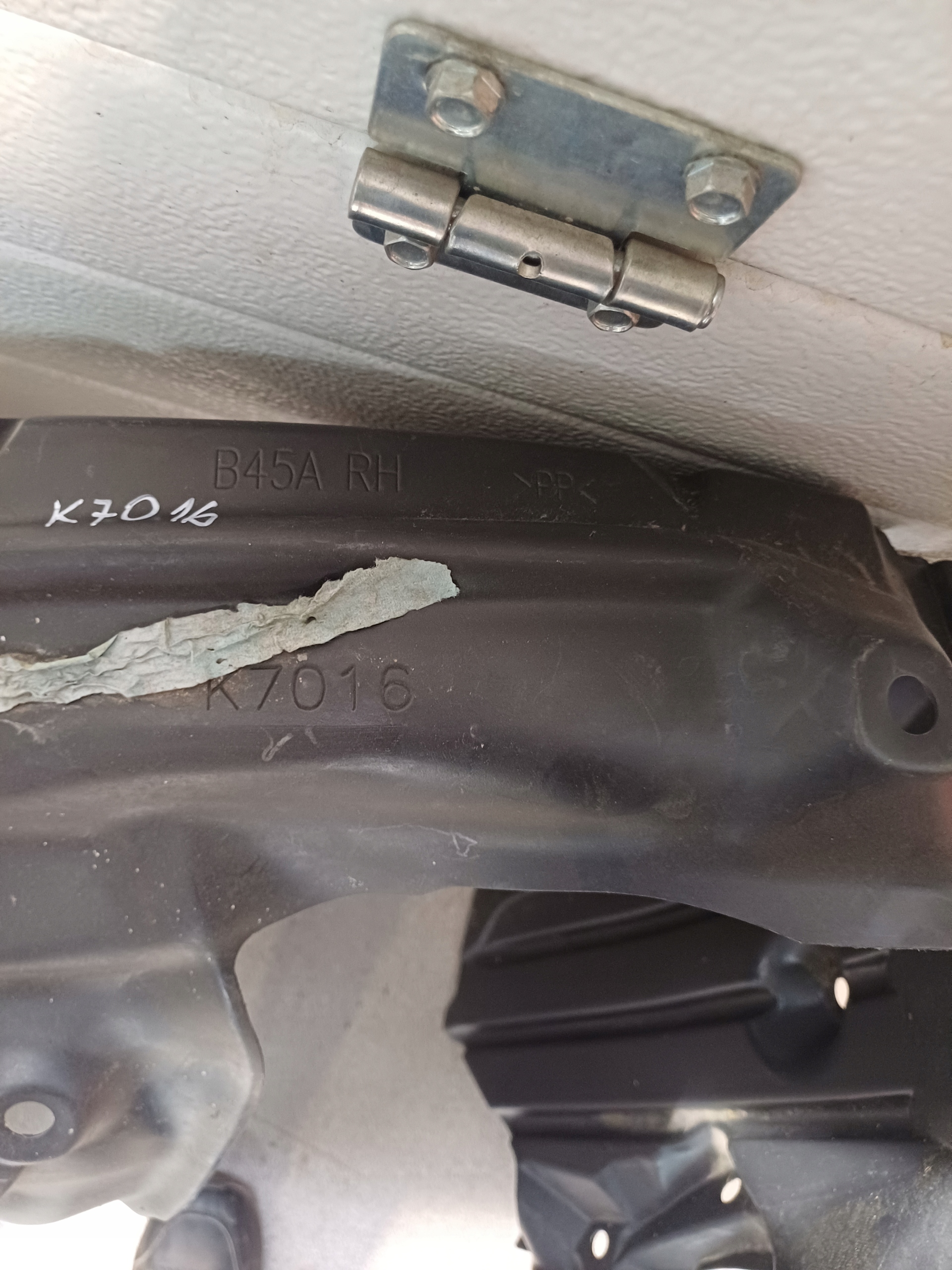 mudguard right front front MAZDA 3 III B45ARH K7016