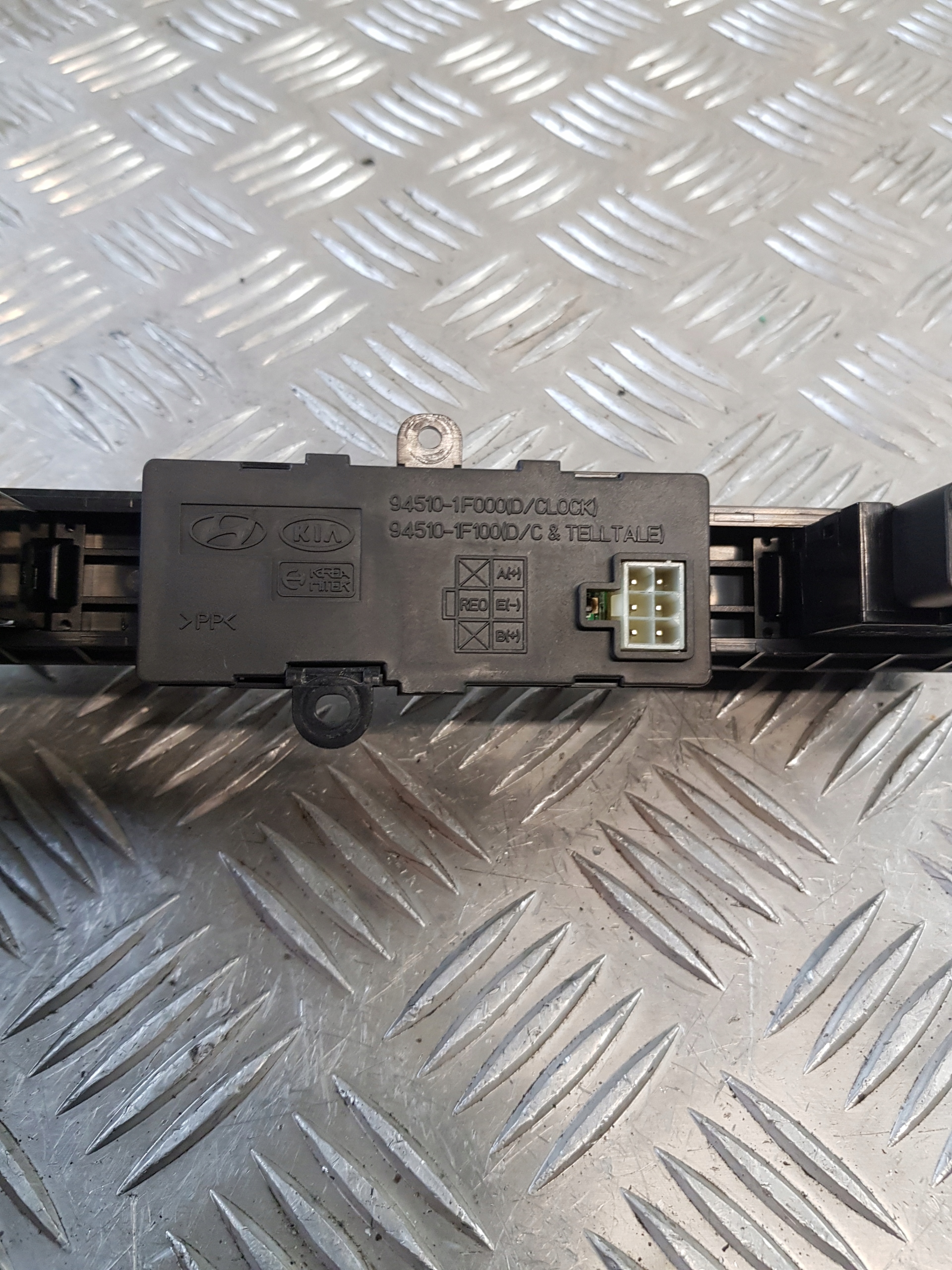 clock KOKPITU 94510-1F000 + buttons KIA SPORTAGE II 07R