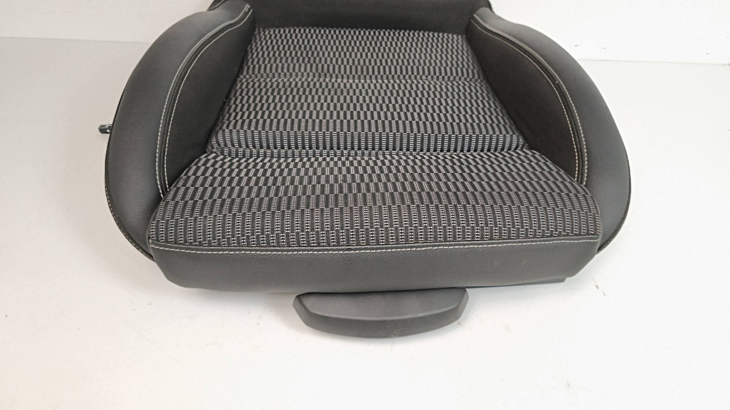 Opel Insignia B Siedzisko seat left front semi leather heated