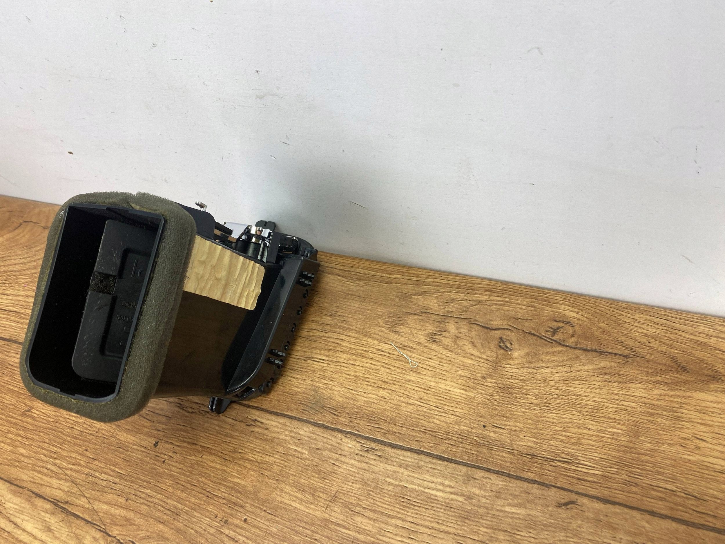 grid air conditioning devices side of the dashboard Dodge Charger 2015+