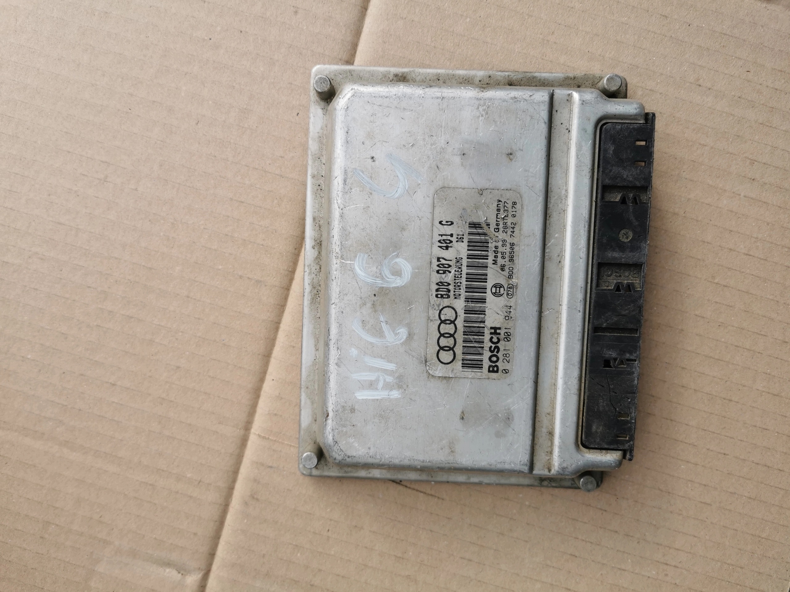 AUDI A4 control unit of the engine 8D0907401G 0281001944 computer ECU