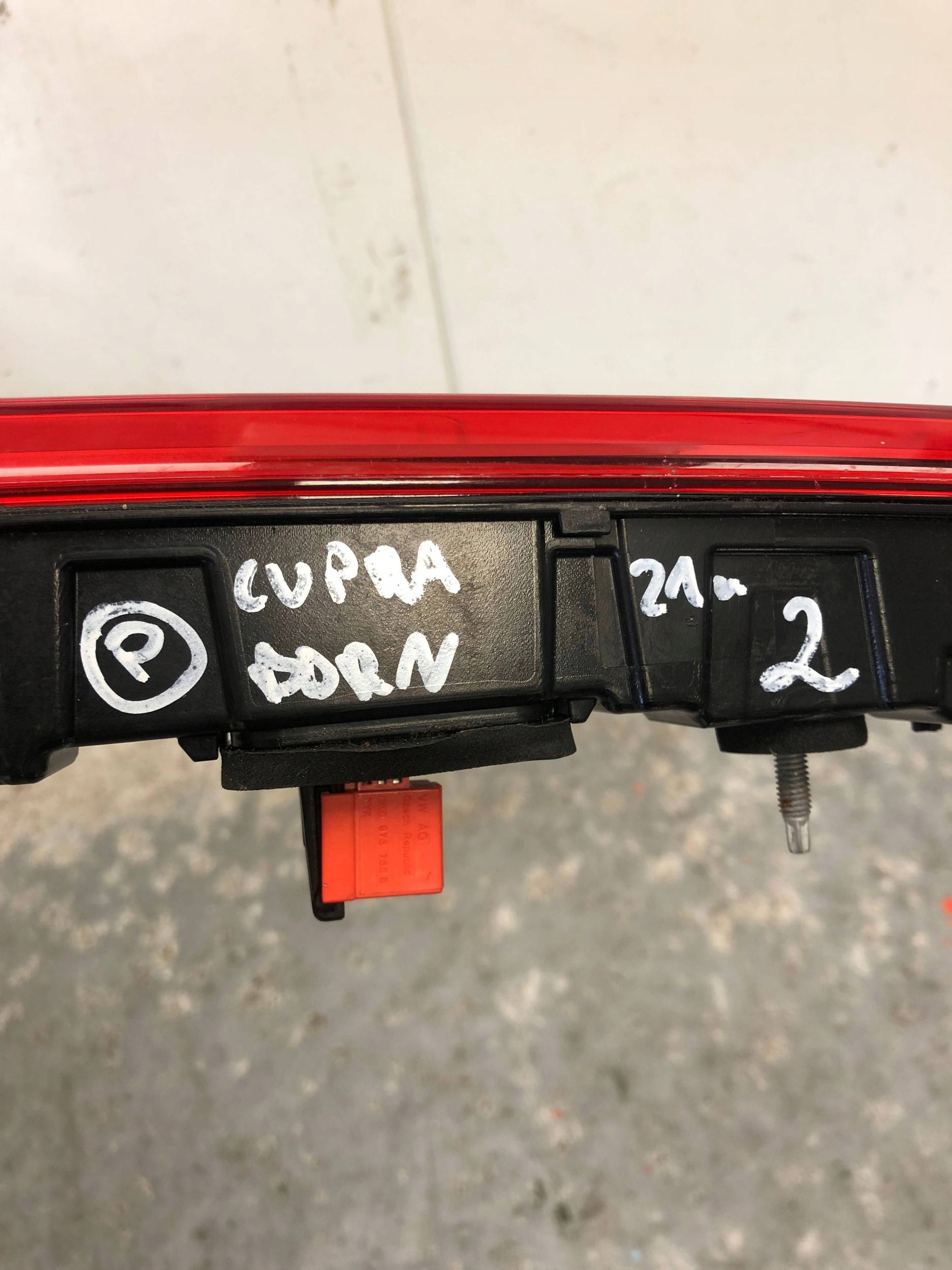 light cap bonnet LED CUPRA BORN 10F945093