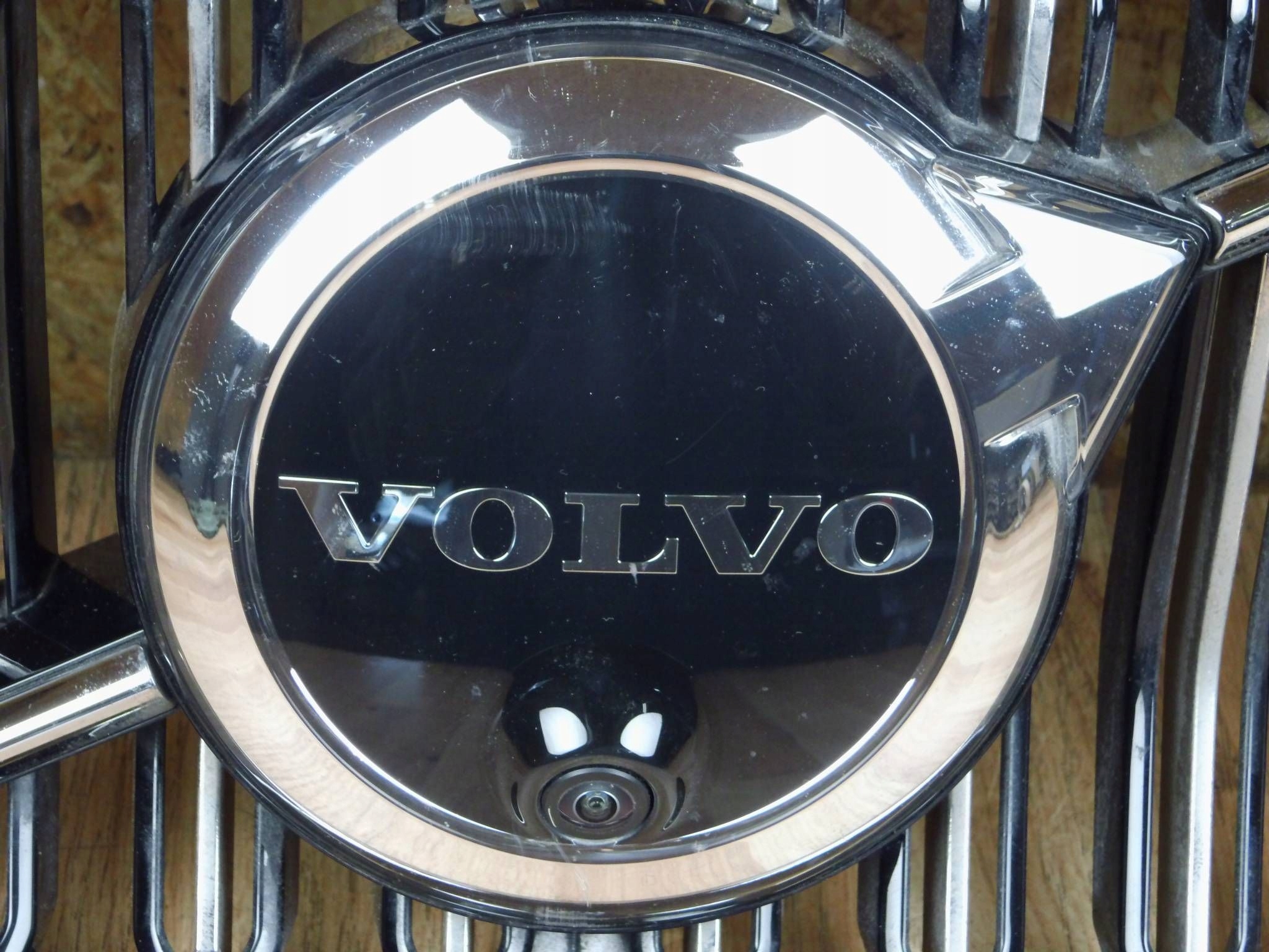 Volvo XC40 2023+ LIFT front PREKLADgrill logo logo kamera front