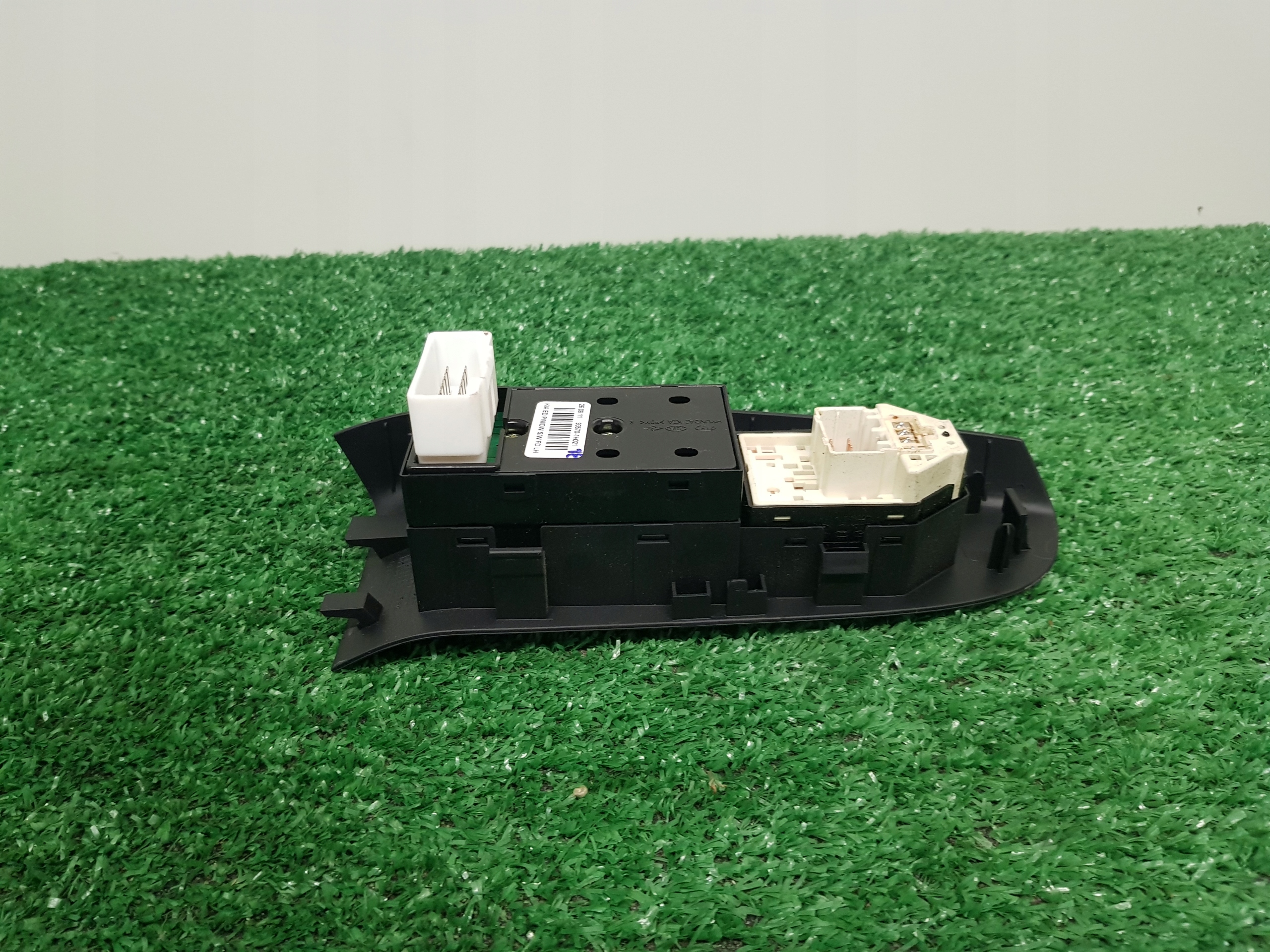 control panel of the window driver´s KIA CEED 93570-1H021
