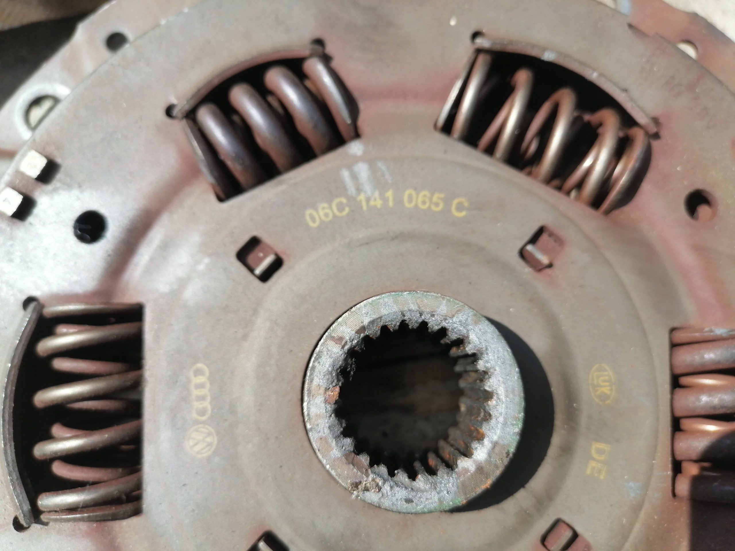 AUDI A4 B7 A6 C6 A8 D3 3.2FSI clutch 06C141065 C