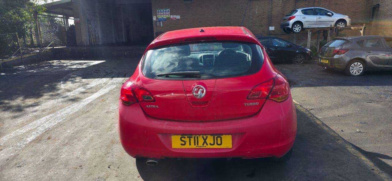 svjetlo treće štop svjetlo Opel Astra J 2011 13262019