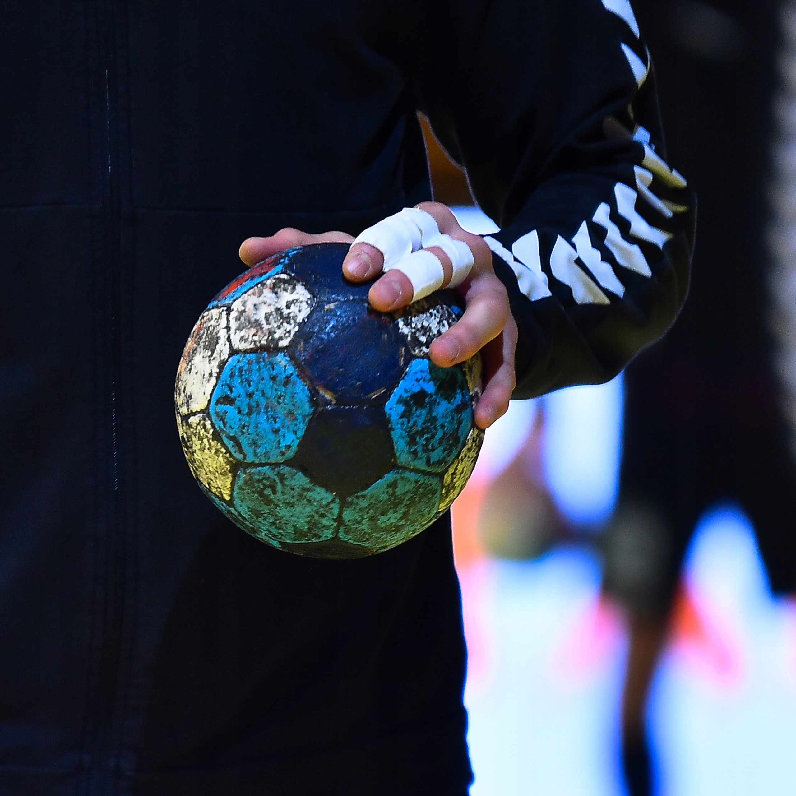 TEJPY SZTYWNY PLASTER SPORTOWY TEJP NA PALCE TAPE DO TAPINGU 2,5cm x10m TOP Rodzaj brak informacji