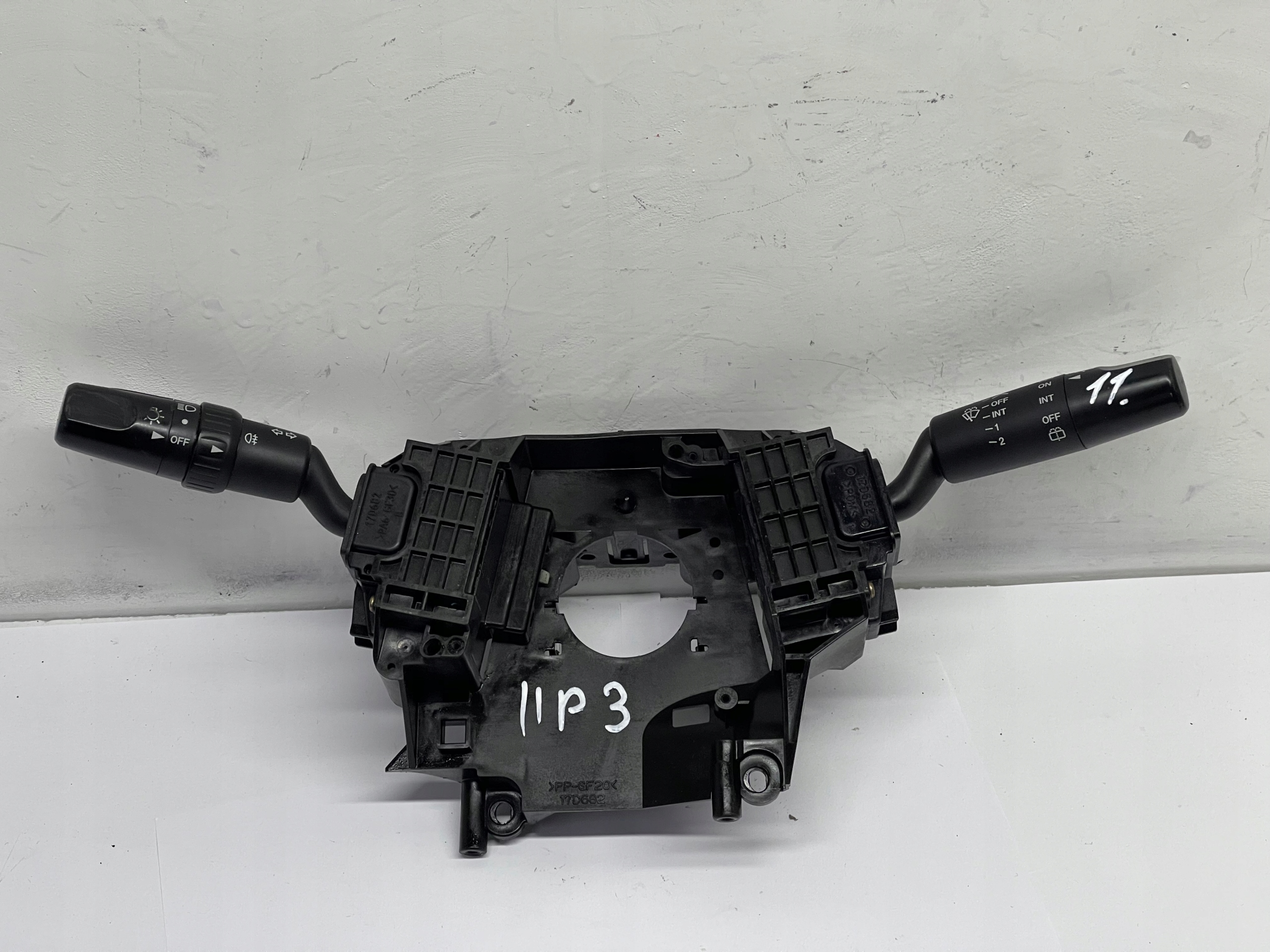 commande levier commodo sous volant Mazda 3 lift 1,6CITD 17D682