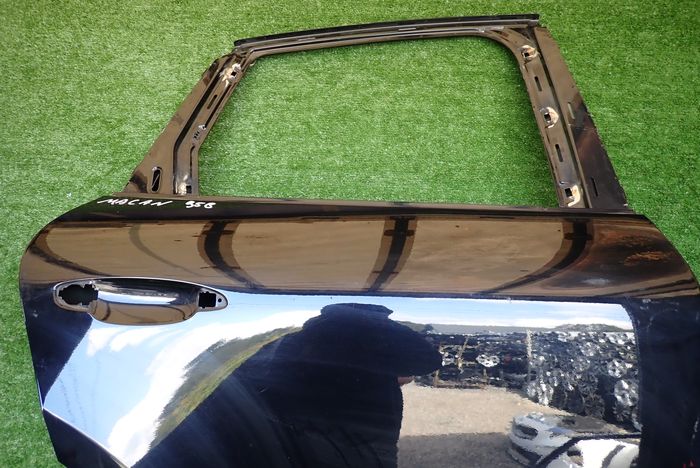 PORSCHE MACAN 95B 14- door right rear. rear part