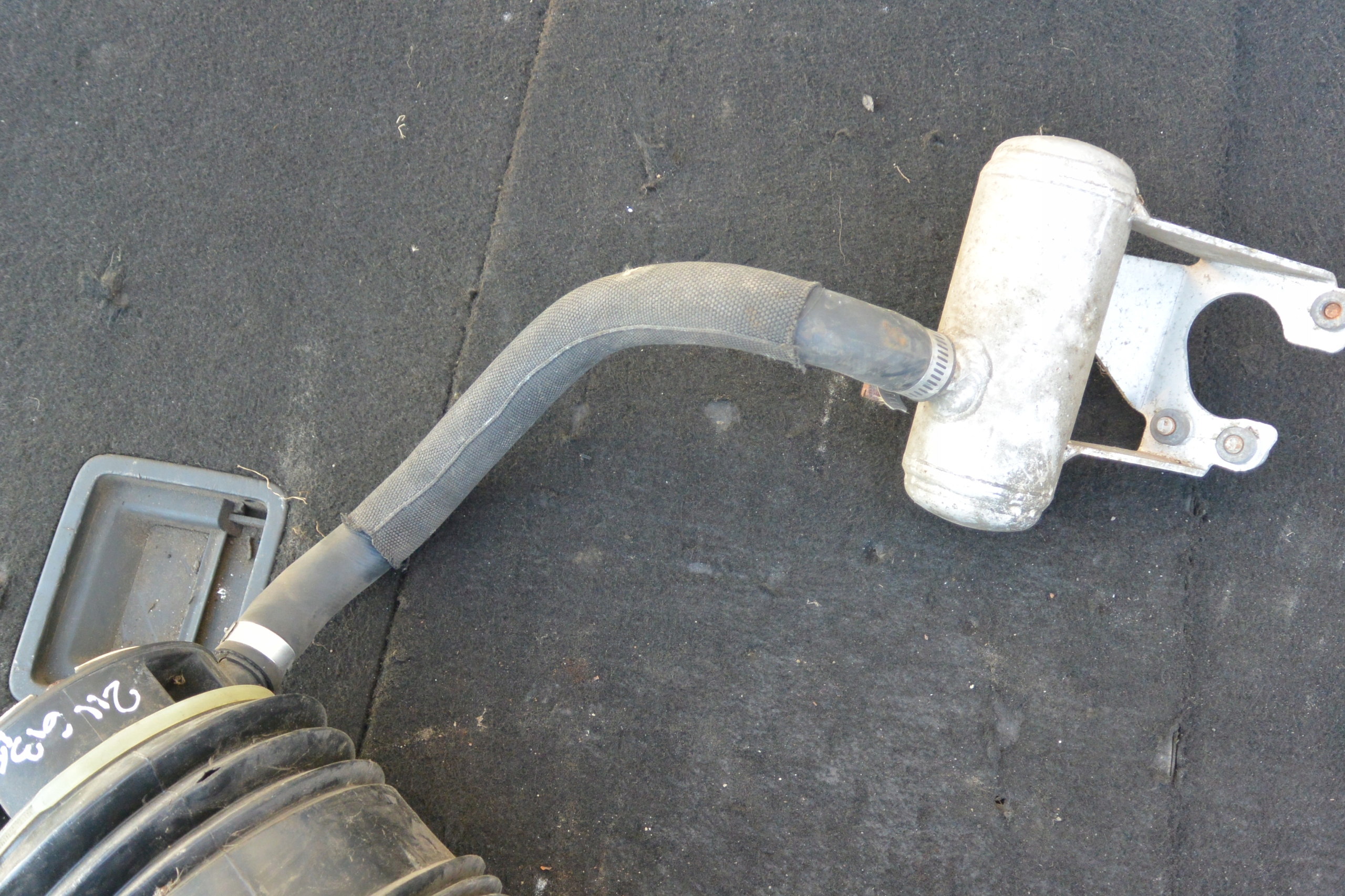 MERCEDES W211 W219 E63 E55 CLS63 AMG silent block left rear part KPL