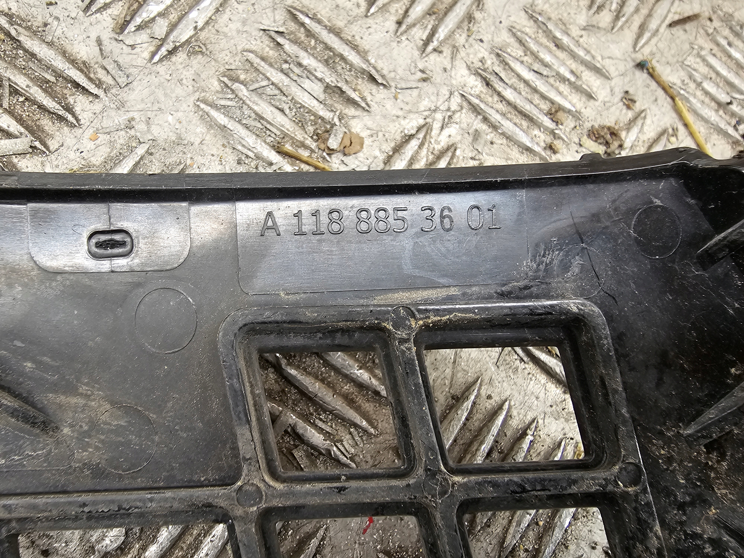 MERCEDES BENZ CLA A118 support support holder ZDERZKA right A1188853601