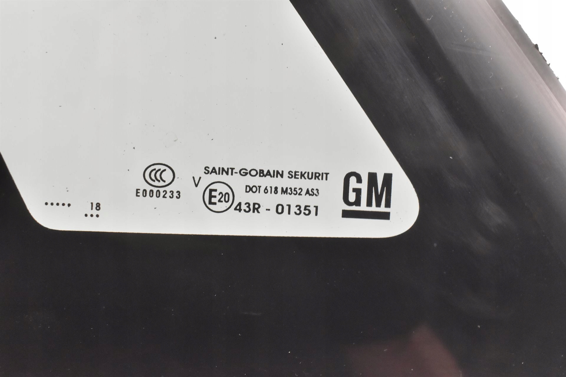 SZYBA KAROSERYJNA LEWY TYŁ YP00066580 OPEL GRANDLAND X 2018 Typ samochodu Samochody osobowe