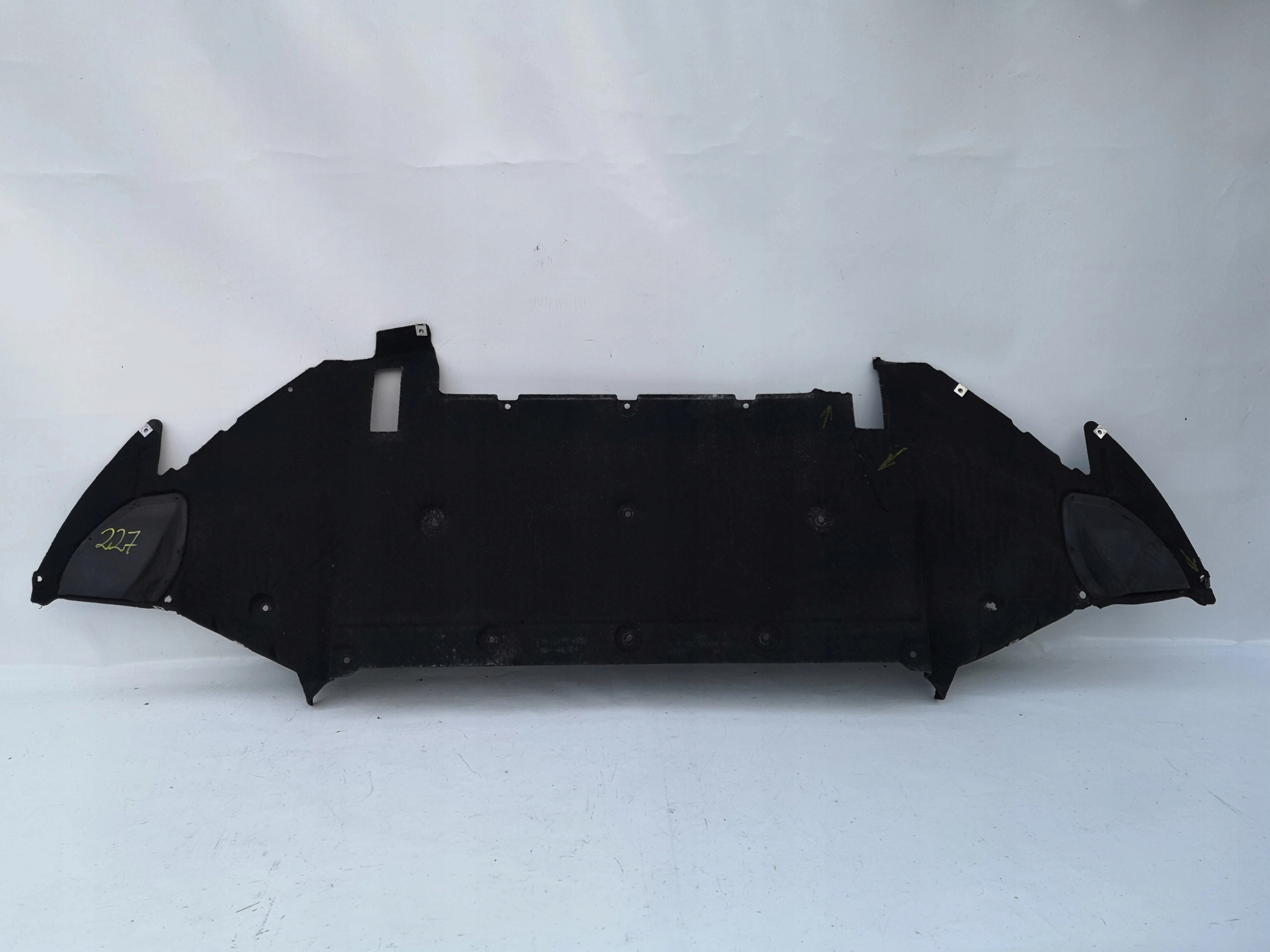 AUDI R8s0 ЗАХИСТ ПЛИТА ПІД ZDERZAKs0825101