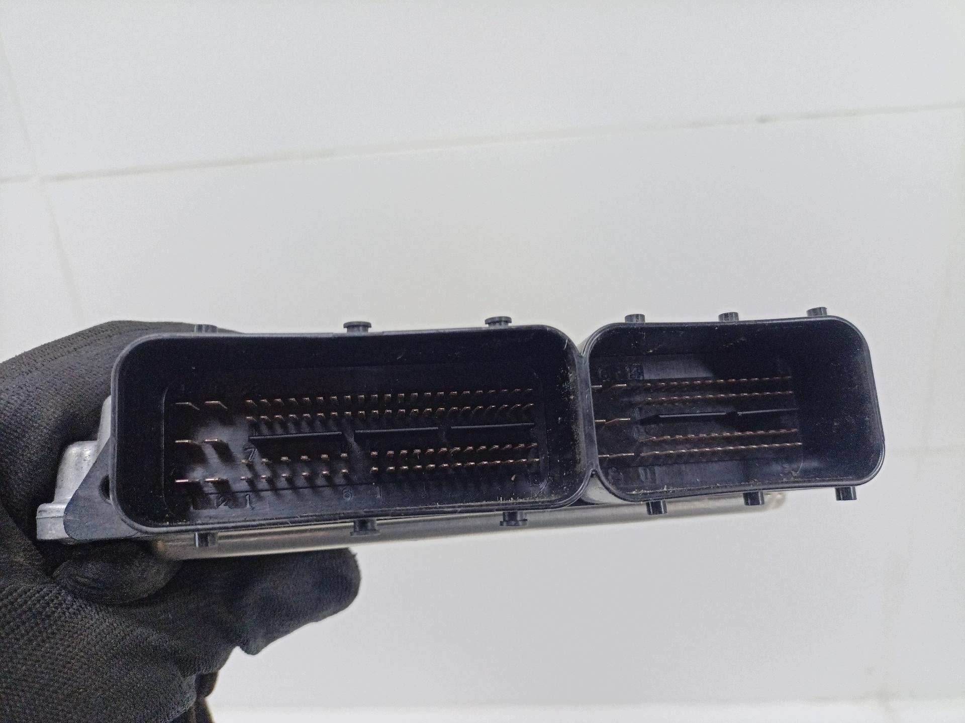 control unit of the engine BMW X1 E84 2011 7628656