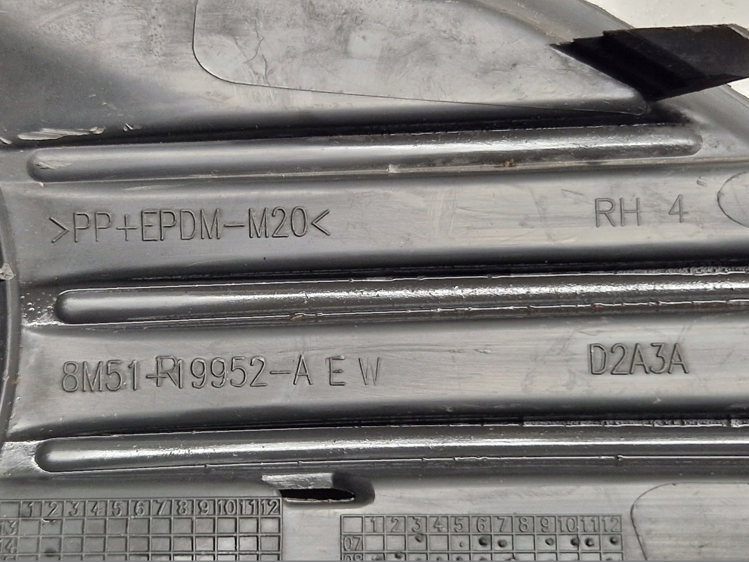FORD FOCUS MK2 LIFT grid of a bumper frame right 8M51-19952-AEW