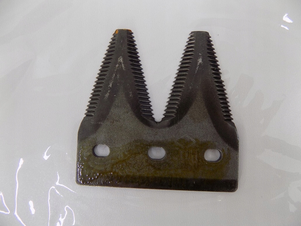 CNH CASE IH 1010/1020 НОЖ 1970390C4