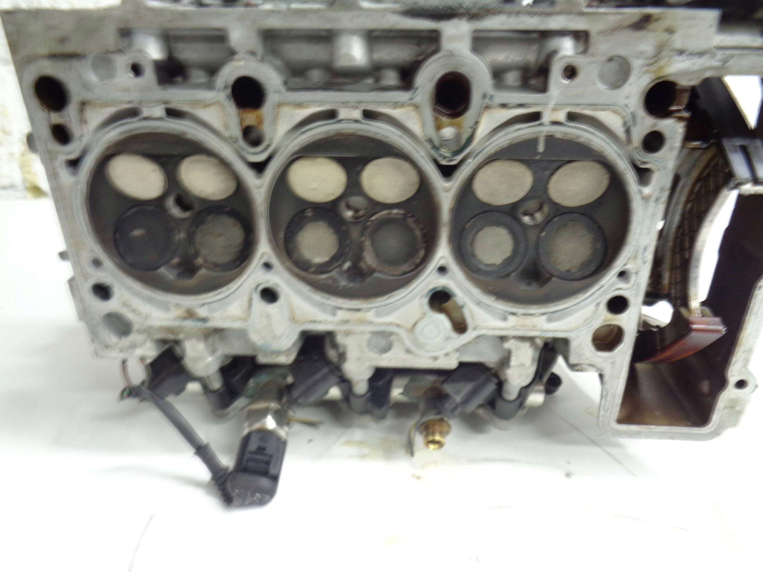 AUDI Q5 8R A5 8T A4 B8 A6 C7 2.8 3.2 FSI head. left 06E103403A