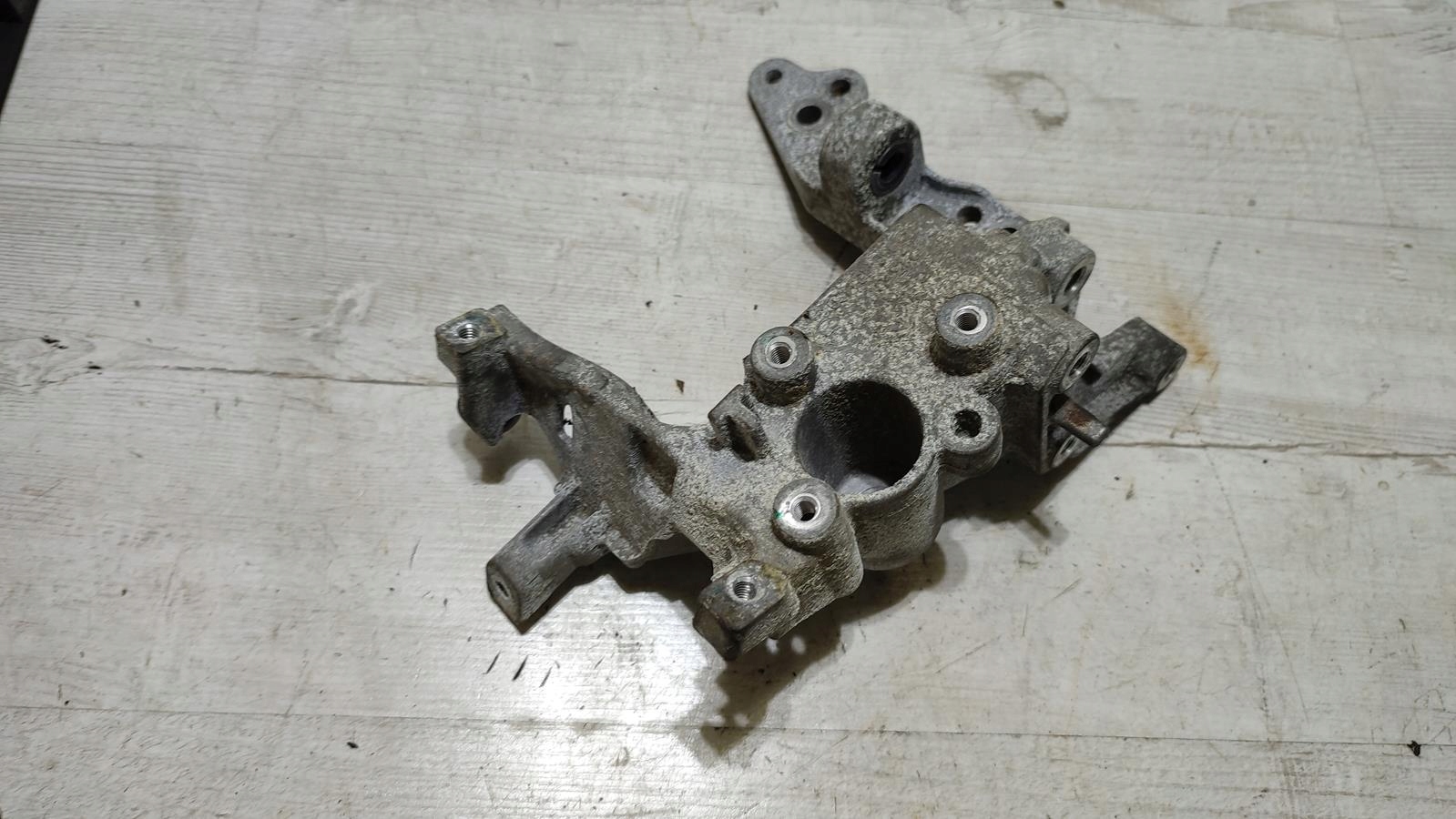 supporto alternatore 1.6 HDI Peugeot 308 II T9