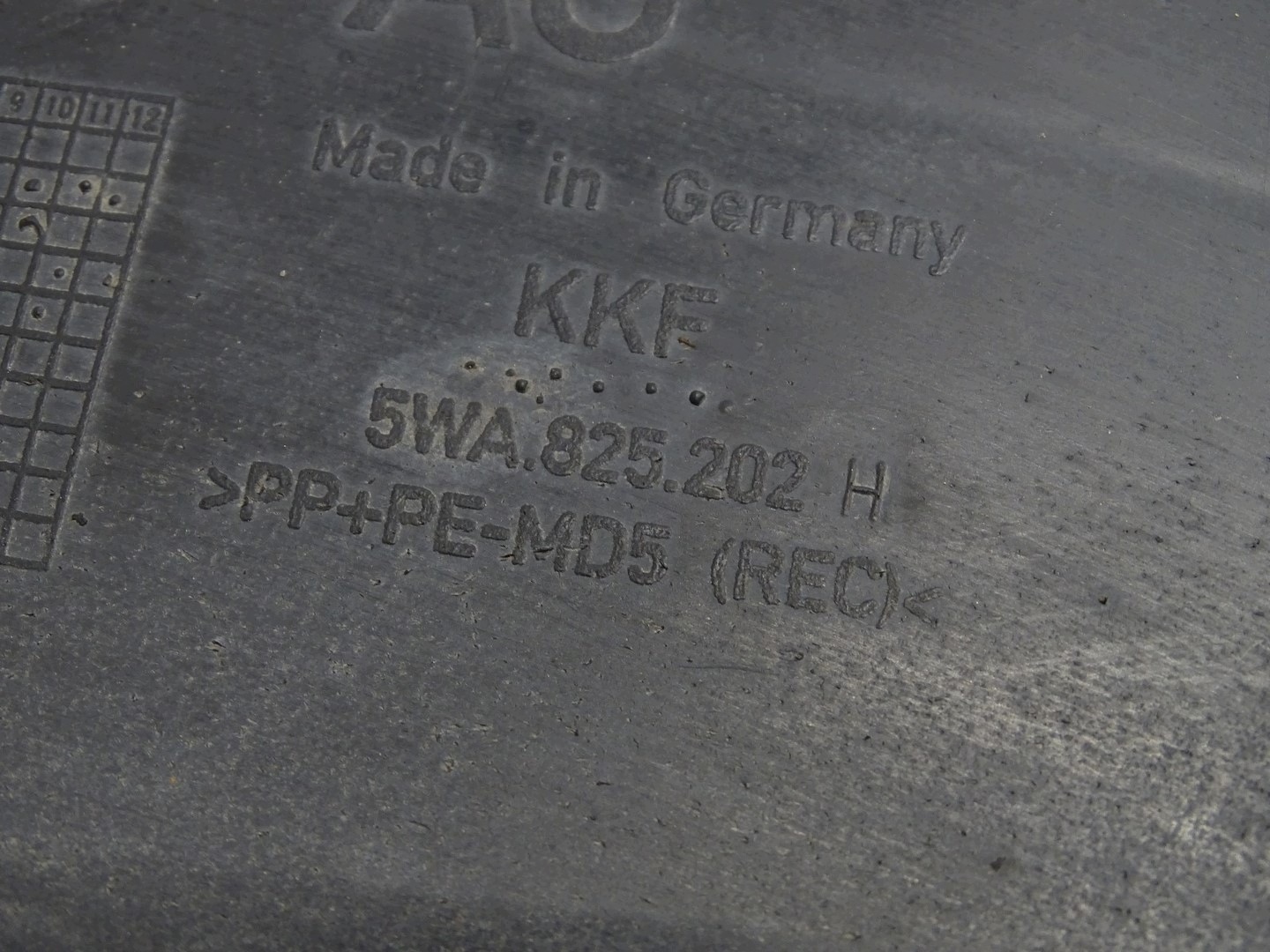 cover lower right chassis AUDI A3 8Y GOLF VIII 5WA825202H