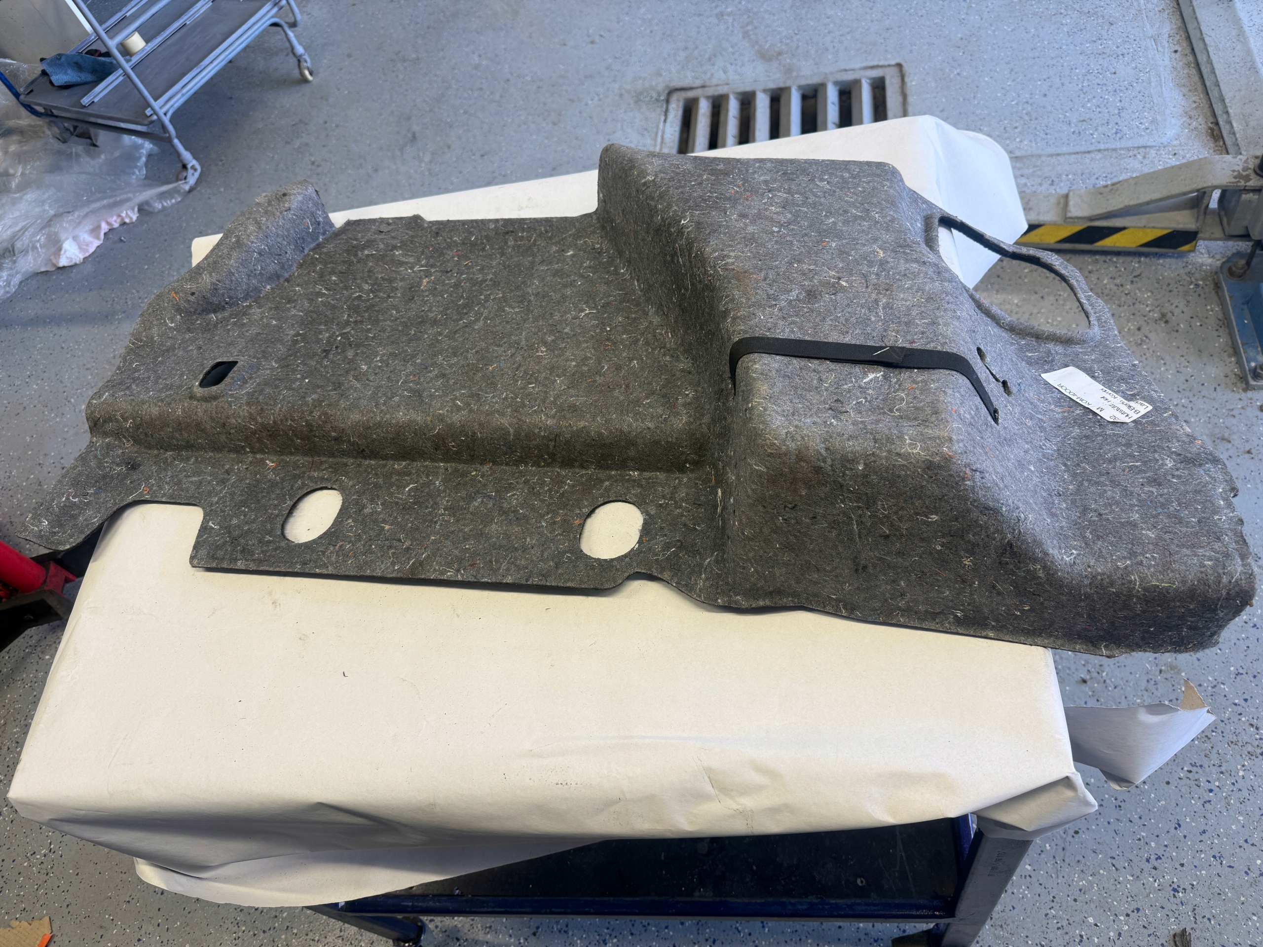 FORD FOCUS MK4 KOMBI LIFT boot upholstery left
