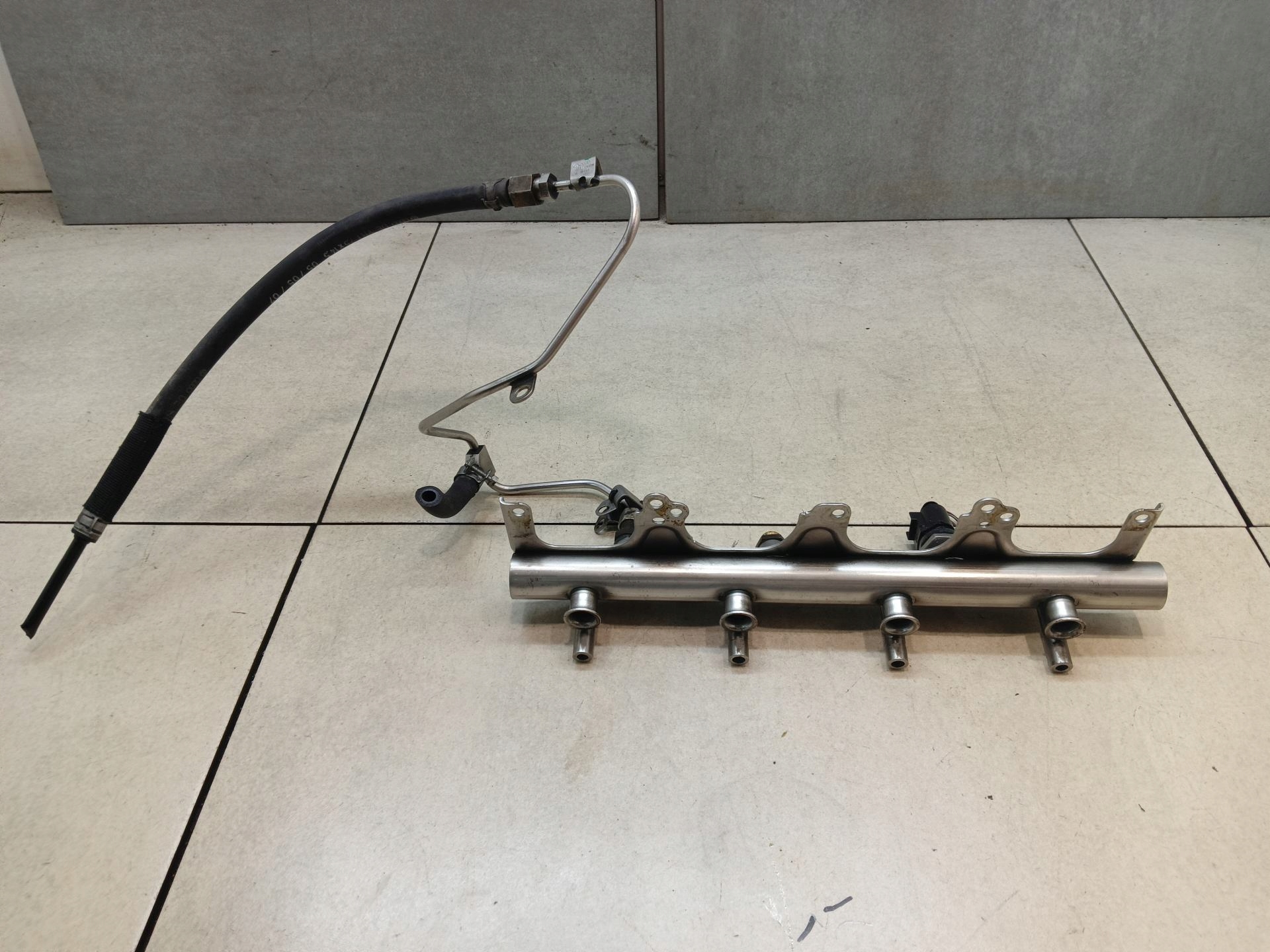 injection ramp AUDI A6 C6 06F133317L