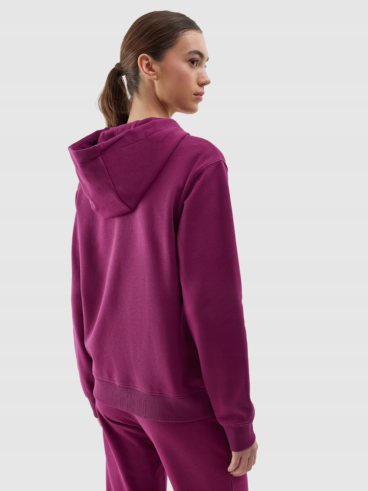 4F BLUZA DAMSKA DRESOWA ROZPINANA Z KAPTUREM SS24 Model TSWSF0956