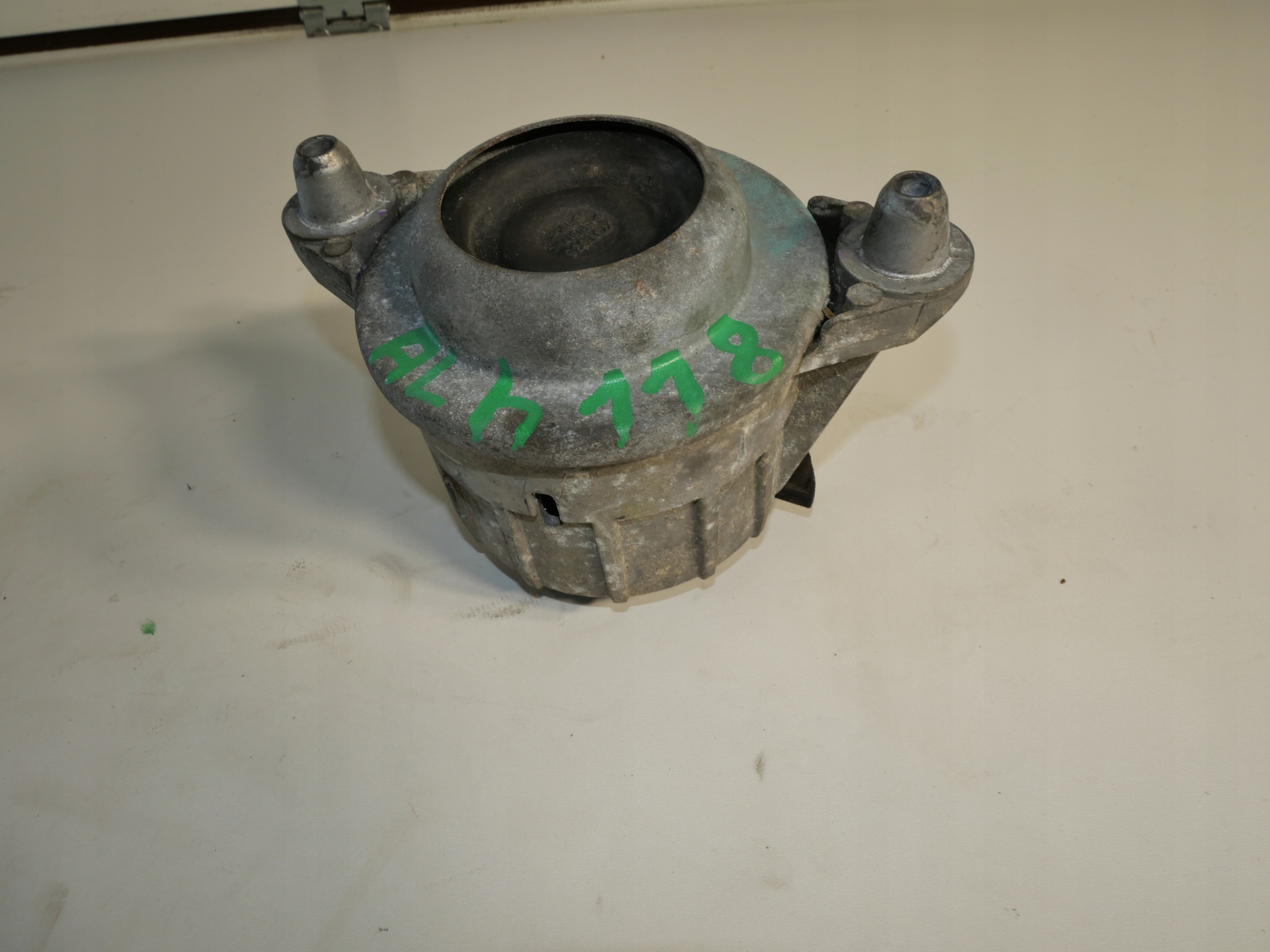engine mount MERCEDES W207 A2072400317