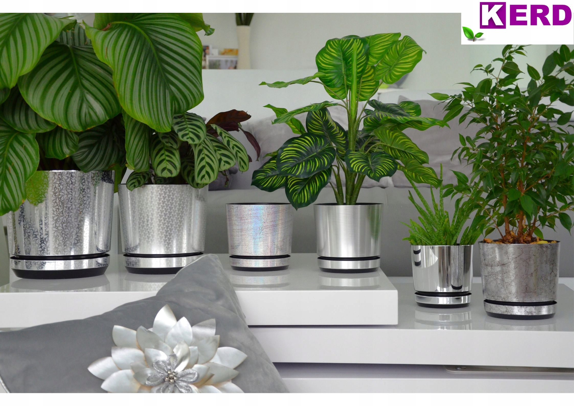 Doniczka DEKOR śr. 16 cm kolor srebro antyczne Stan opakowania brak opakowania