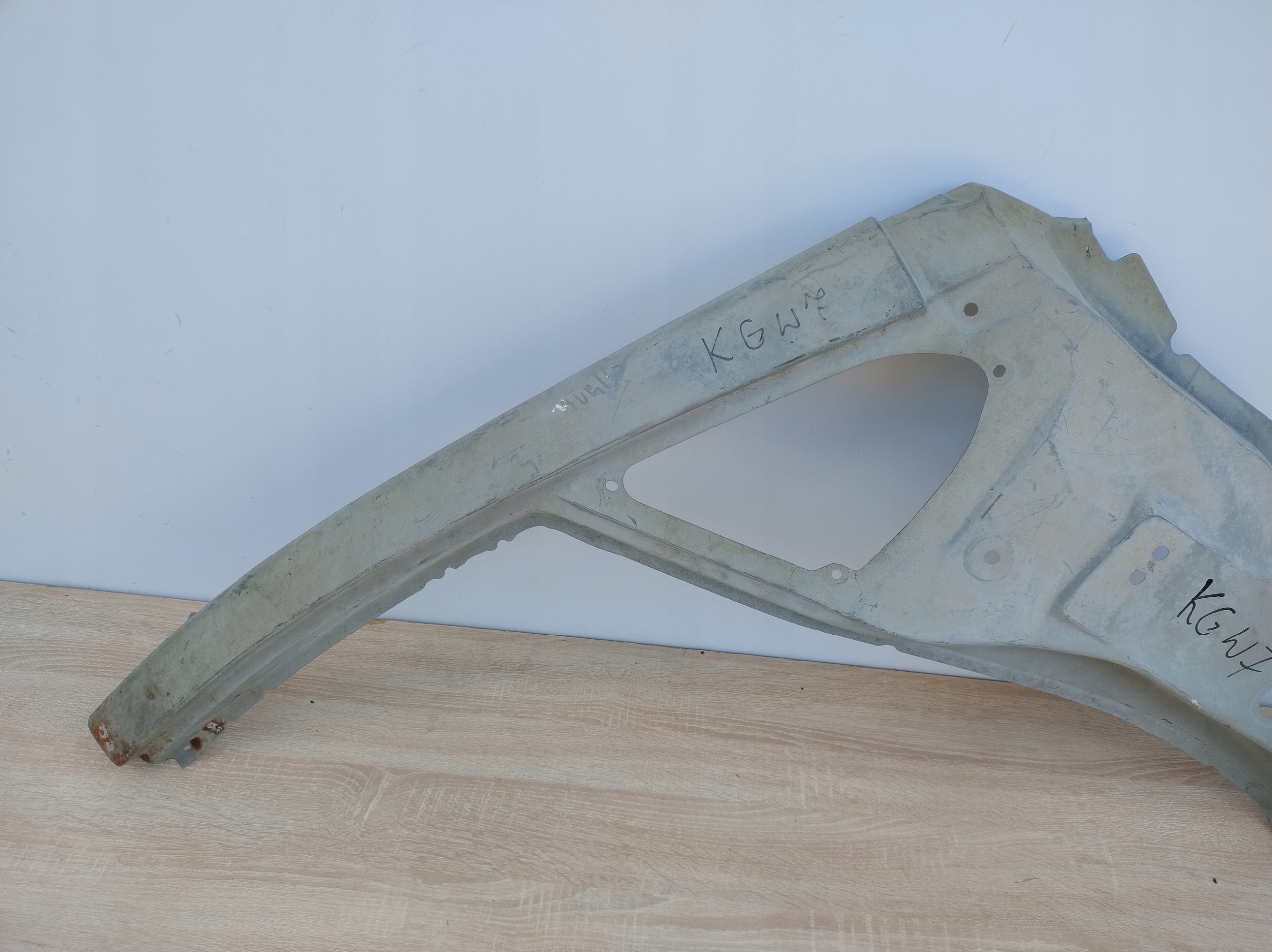 TOYOTA AURIS 2006-2012 ROK right pillar front side quarter KGW7