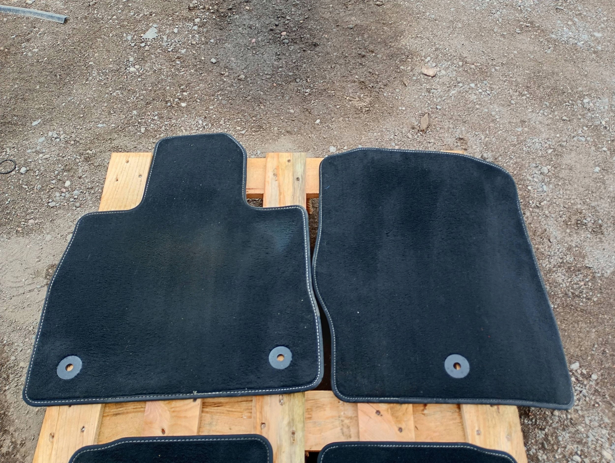 mats welurowe black, oryginalne komplet Ford Explorer VI 3.0 ST 2020
