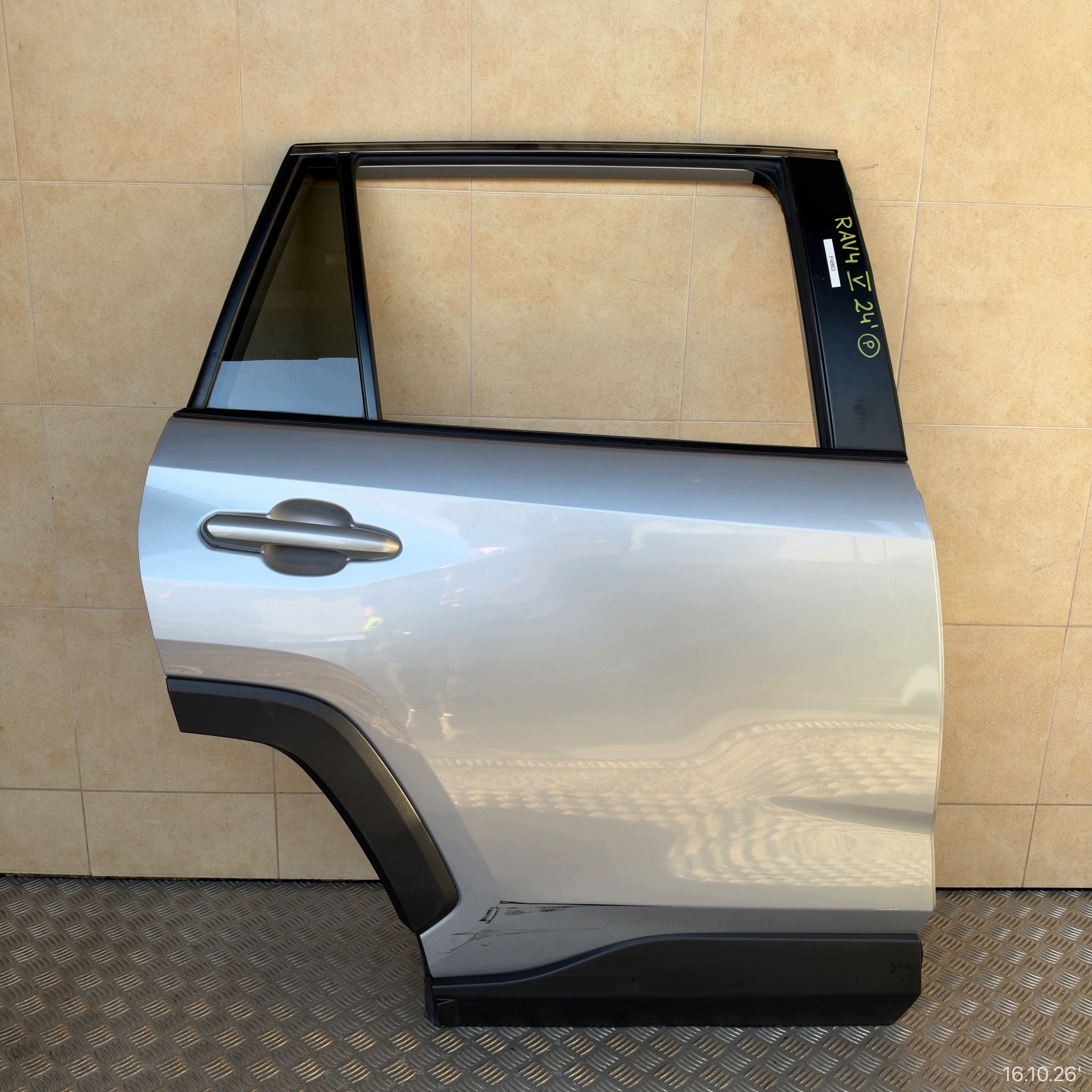 dveře kompletní zadní pravé TOYOTA RAV4 V 2024 rok
