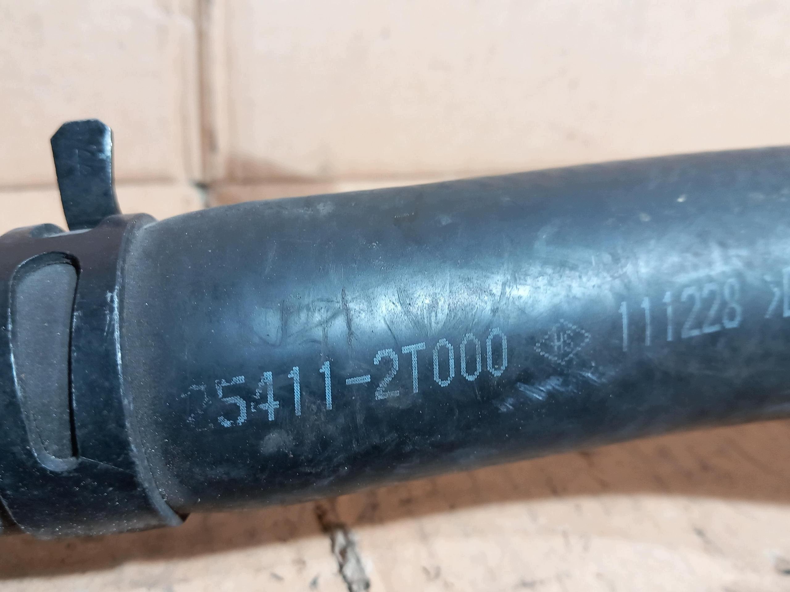 vedení horny chladiče hadice vody KIA OPTIMA III 1.7 CRDi 25411-2T000