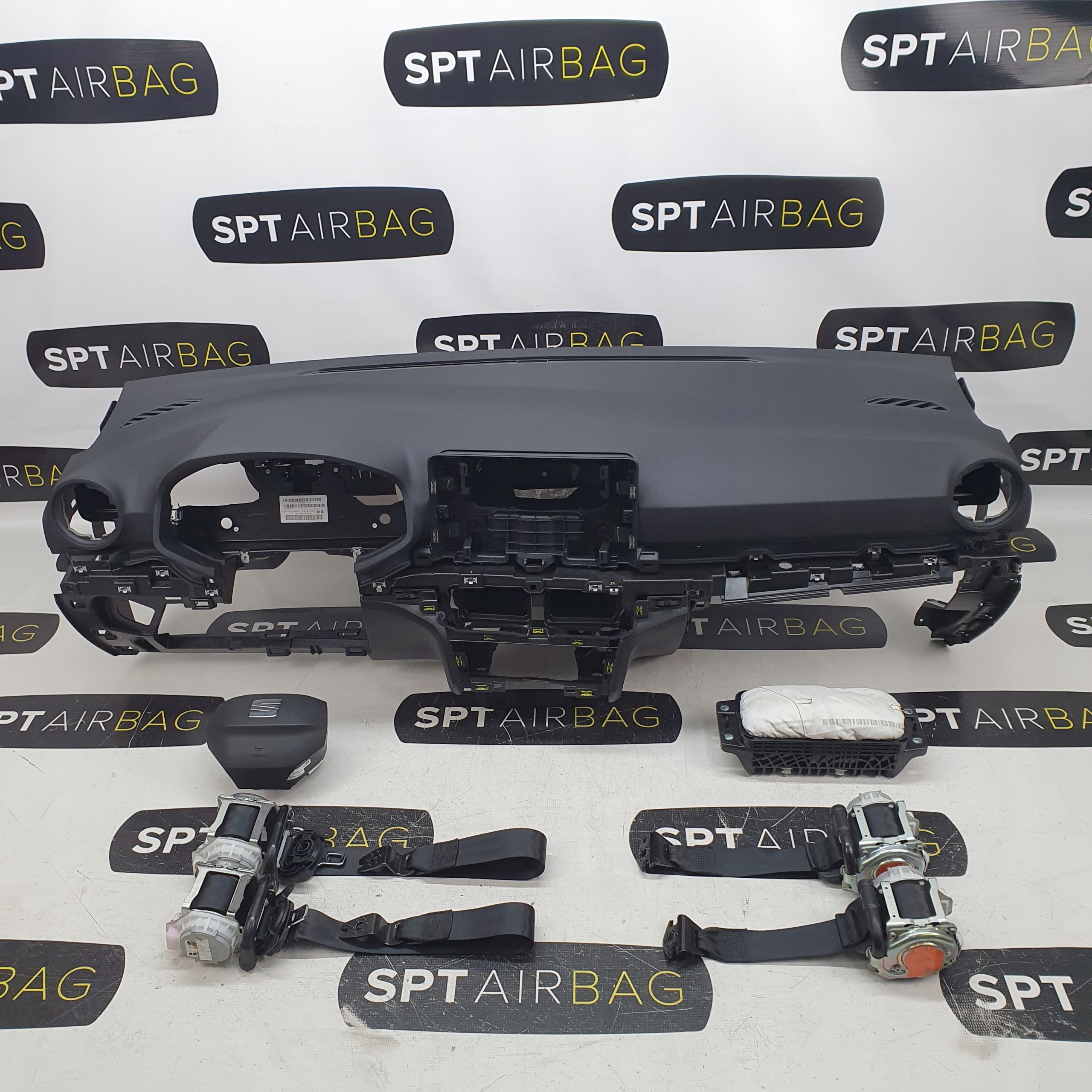 SEAT ARONA LIFT Торпеда консоль подушки ремни безопасности 2022