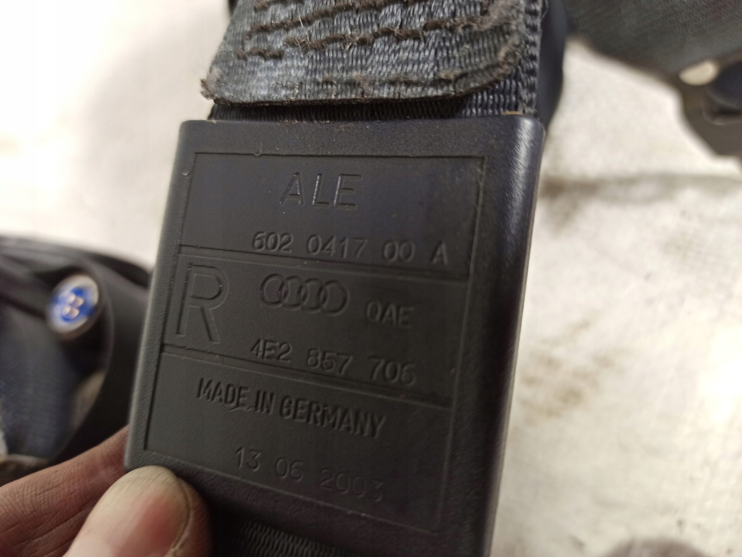 Audi A8 D3 ремень безопасности