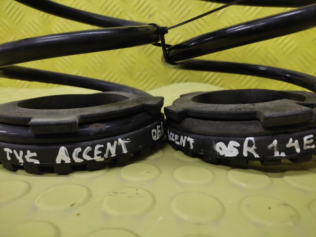 HYUNDAI ACCENT 1.6 springs rear part