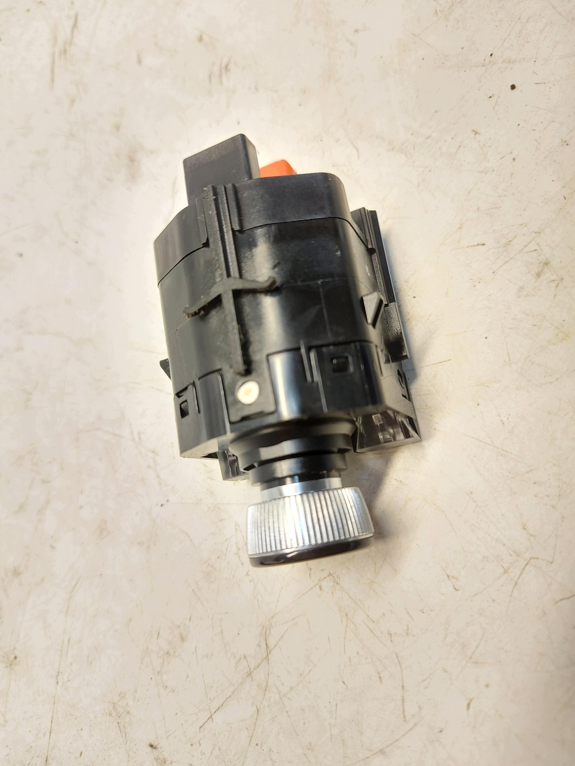 Audi Q8 E-TRON switch control pokretlo dzwieku glosnosci 4kr919600