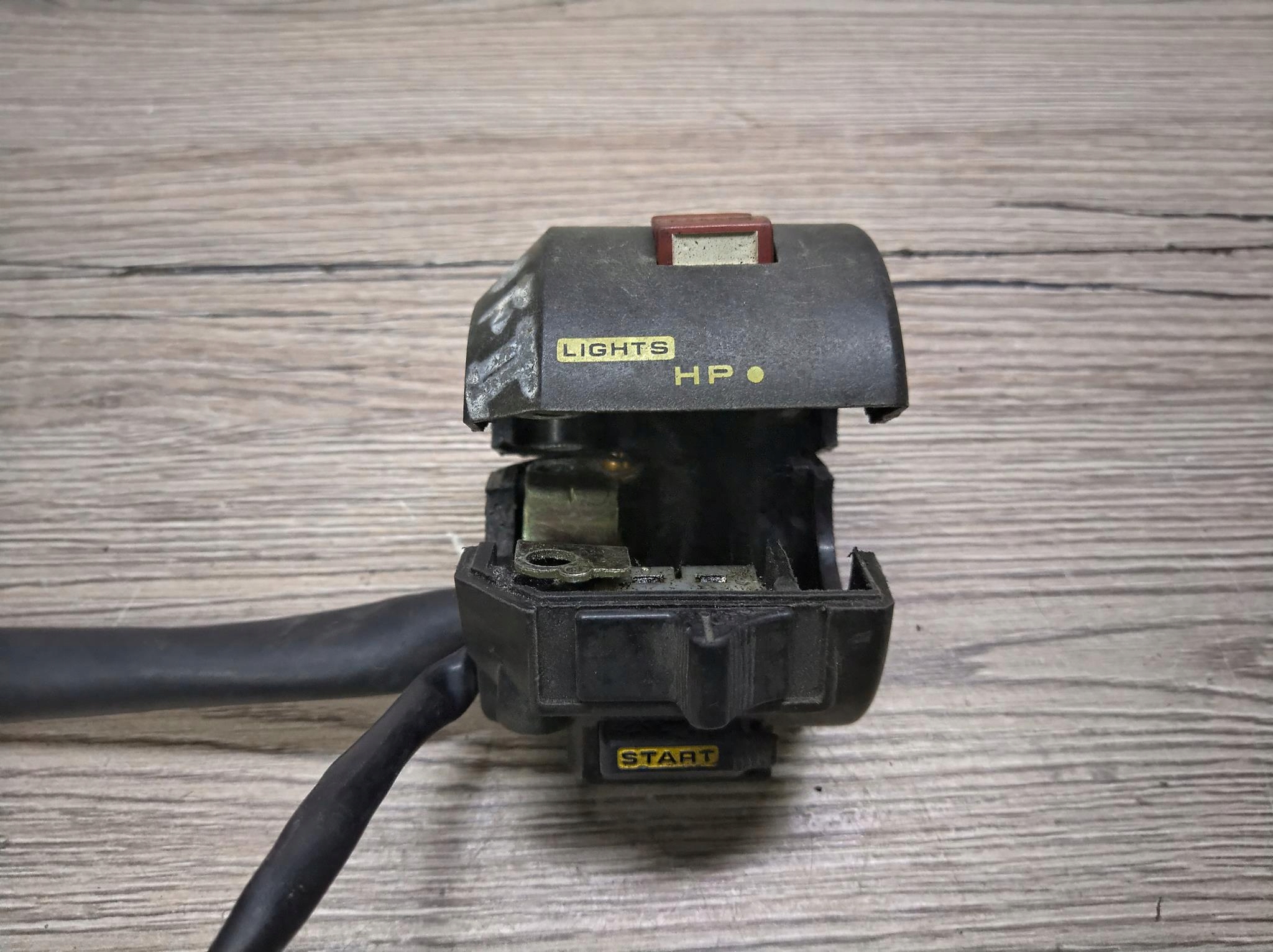 HONDA VF 1000 INTERCEPTOR PRZEŁĄCZNIK PRAWY Numer katalogowy części 6485U8