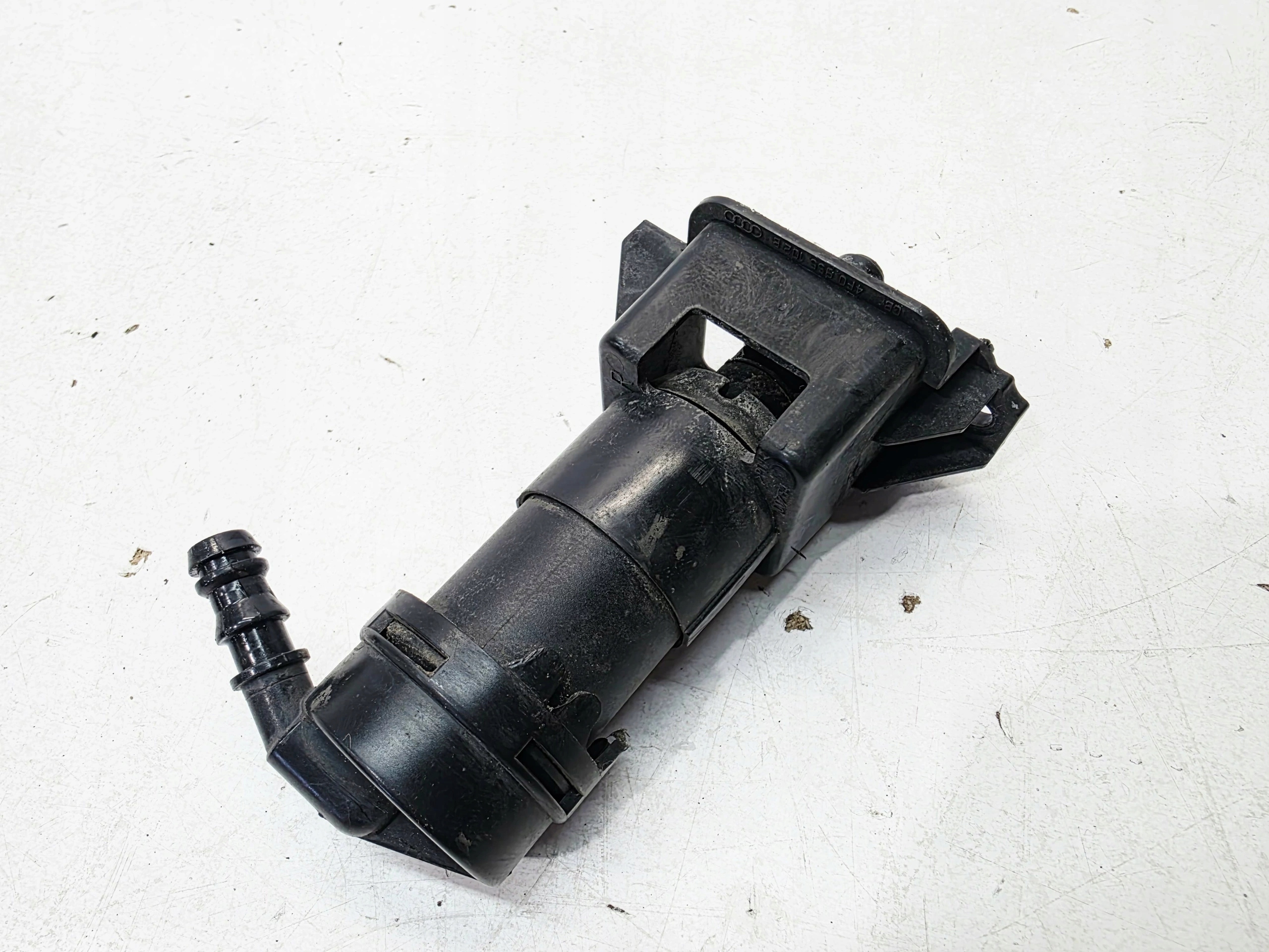 washer REFLEKTORA right AUDI A6 C6 LIFT S LINE 4F0955102B