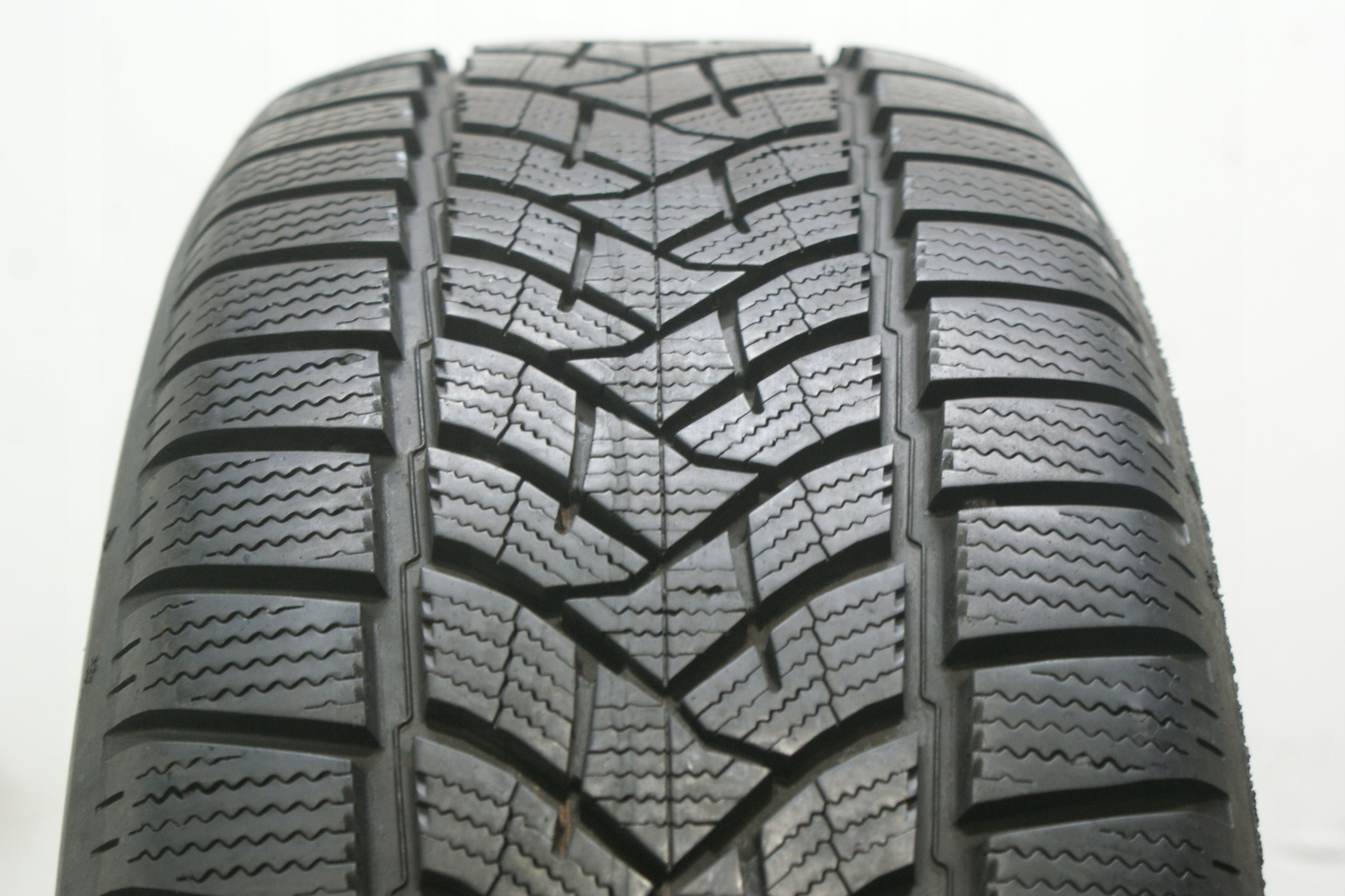 235 60R18 DUNLOP WINTER SPORT 5 7 8mm 2018r