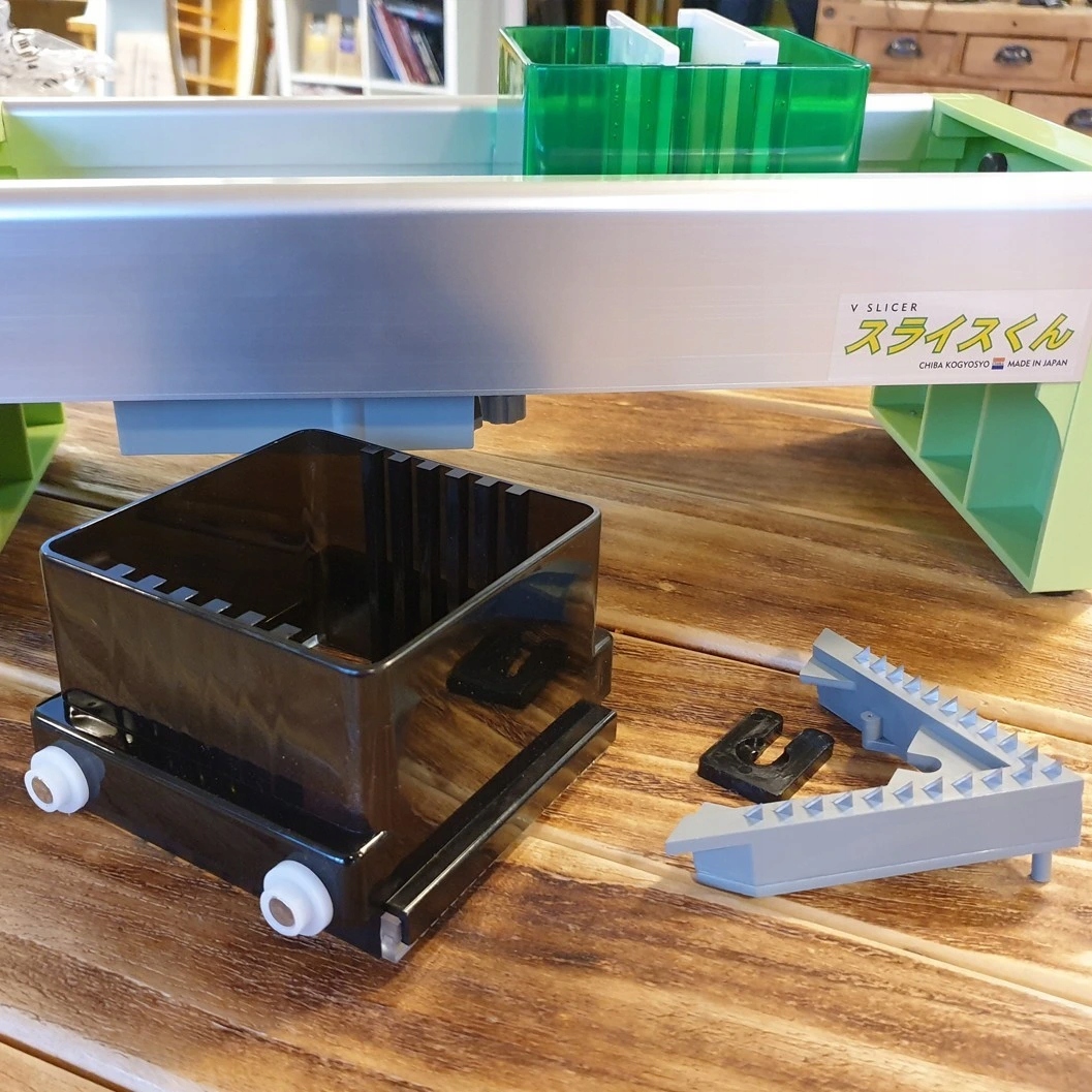 Hrebeňový nôž 4,0 mm s boxom pre Profi "V" mandolínu Chiba Japan